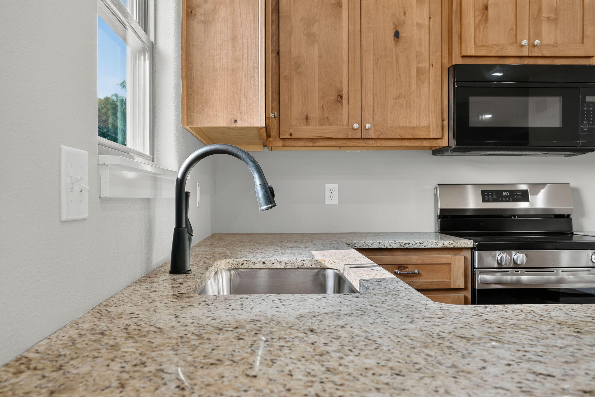 421 Beavertail Road Property Photo 10