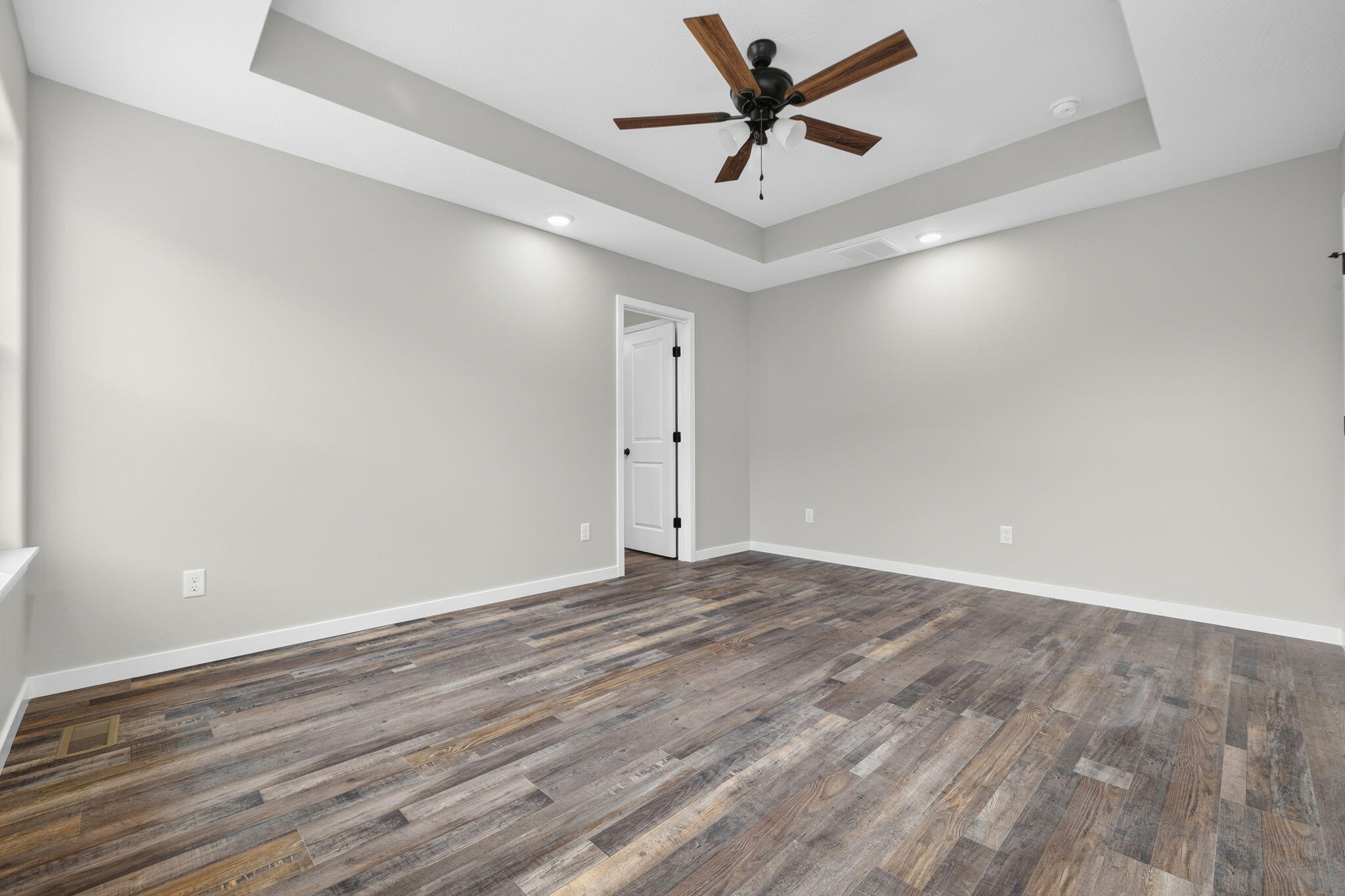 421 Beavertail Road Property Photo 14