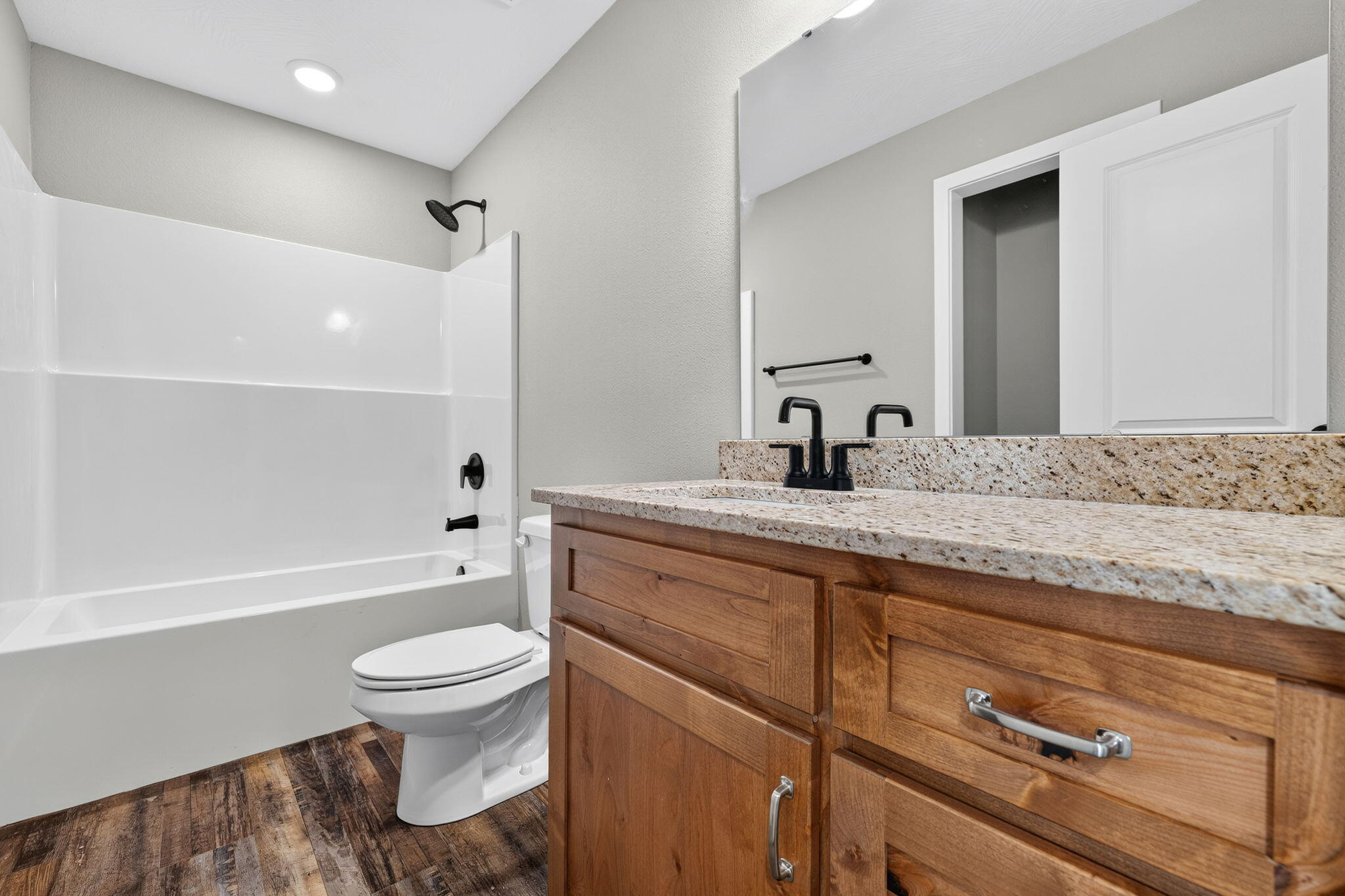421 Beavertail Road Property Photo 24