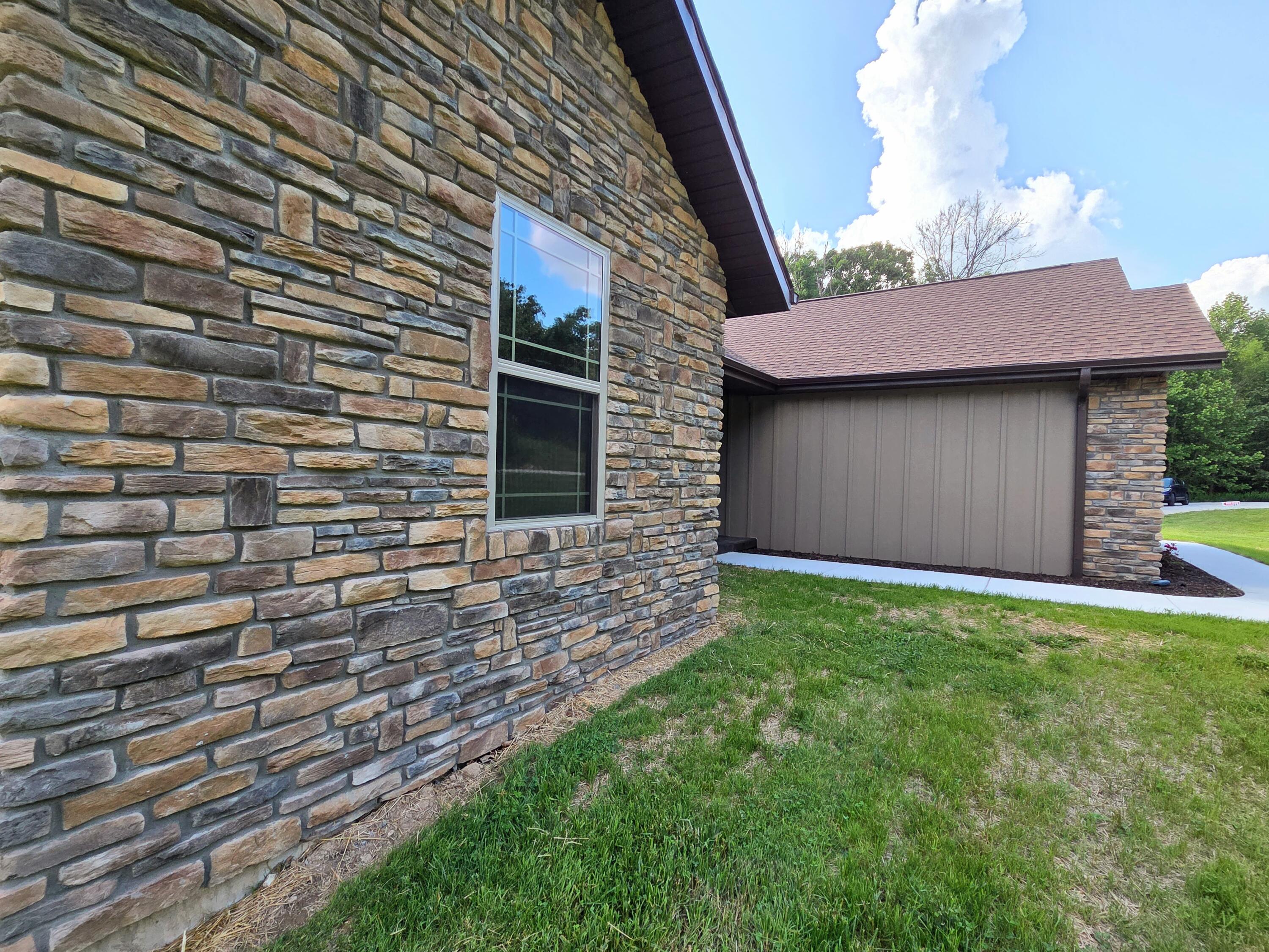 235 Kings Way Drive Property Photo 4