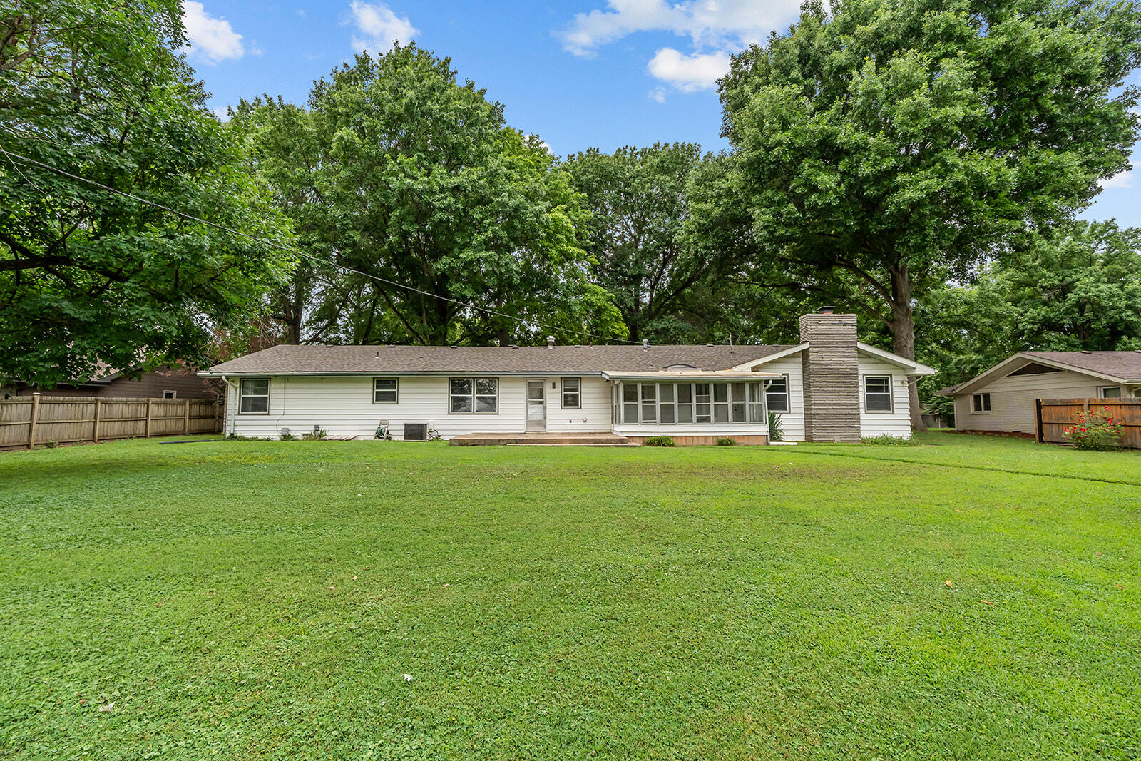 2266 South Meadowview Avenue Property Photo 44