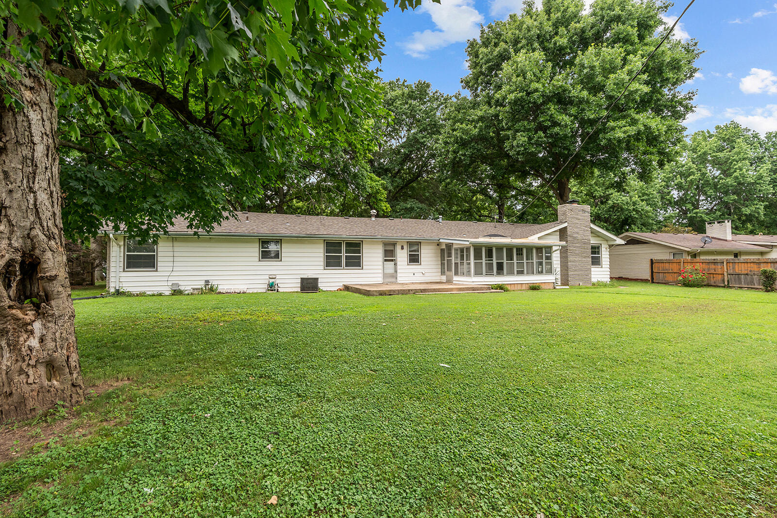 2266 South Meadowview Avenue Property Photo 45