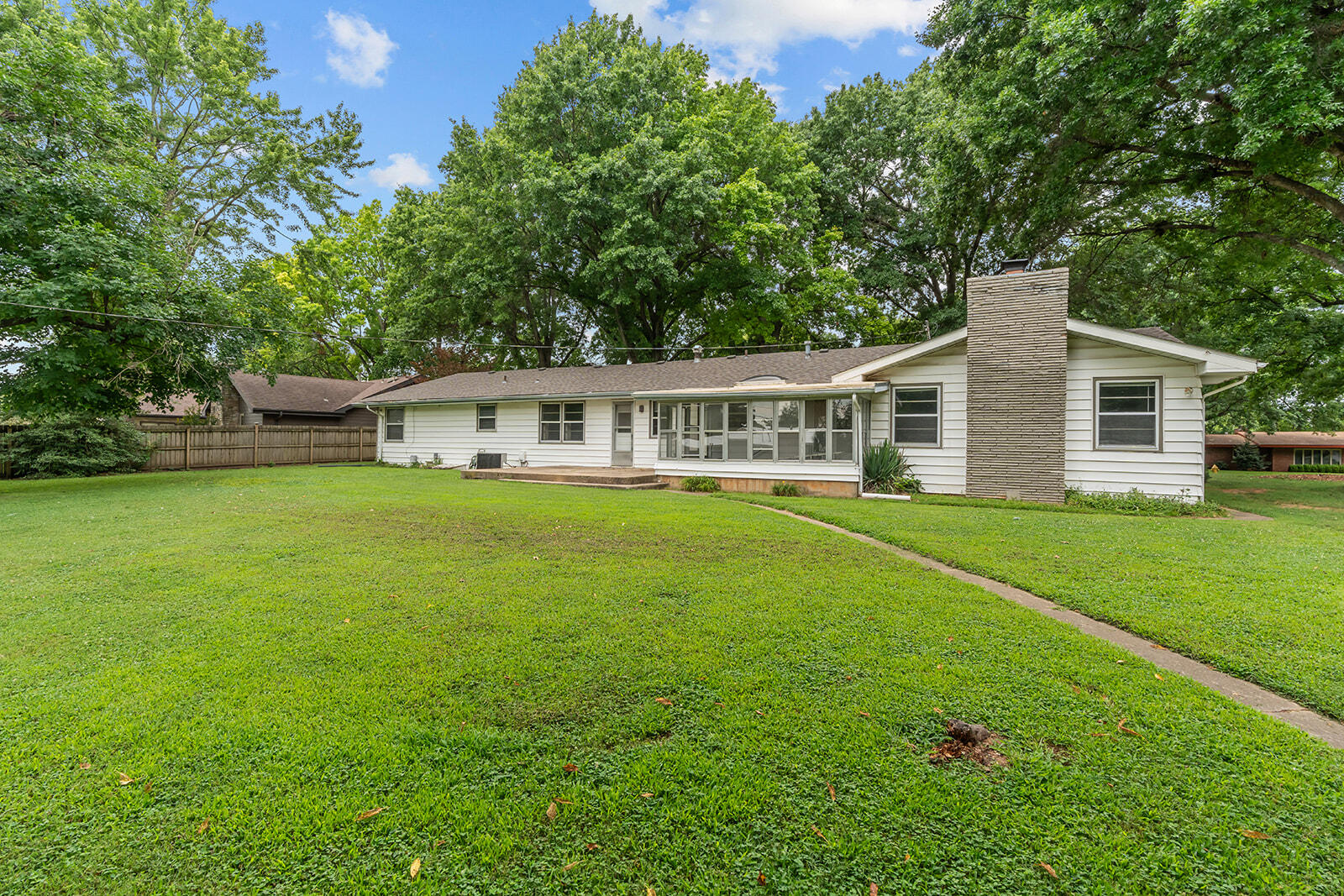 2266 South Meadowview Avenue Property Photo 46
