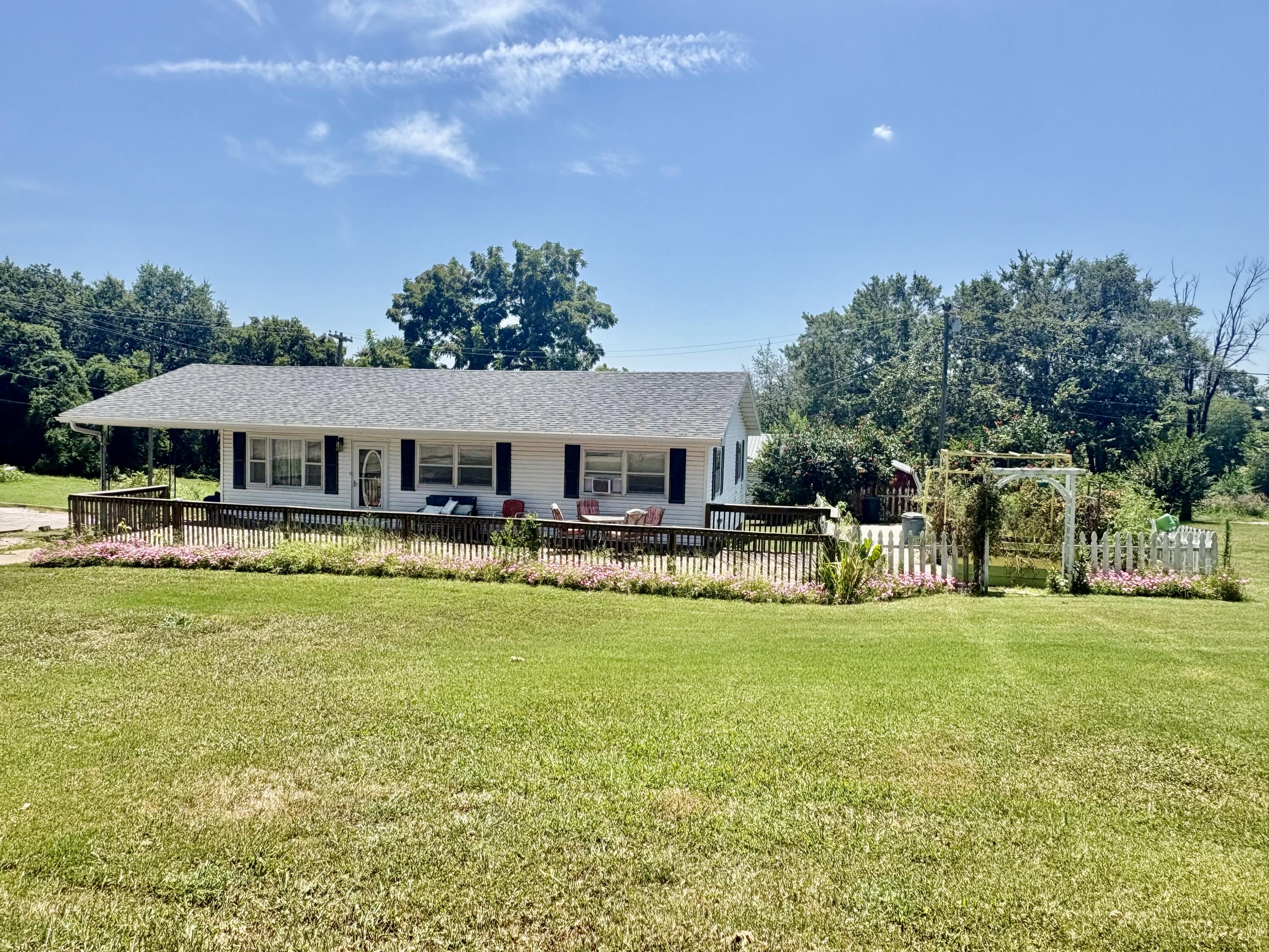 201 Wynes Circle Property Photo 2