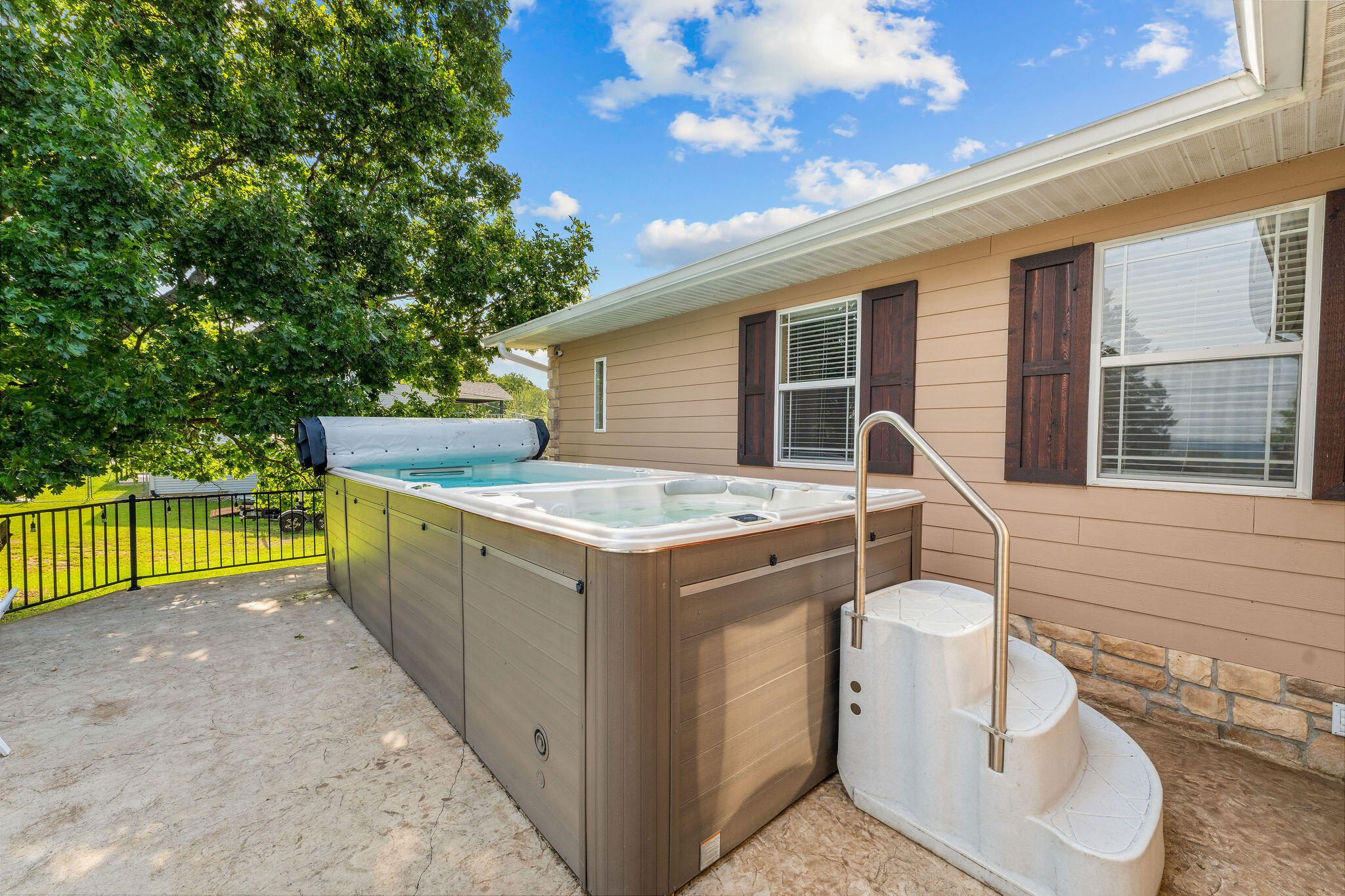 32 Arrowood Lane Property Photo 8