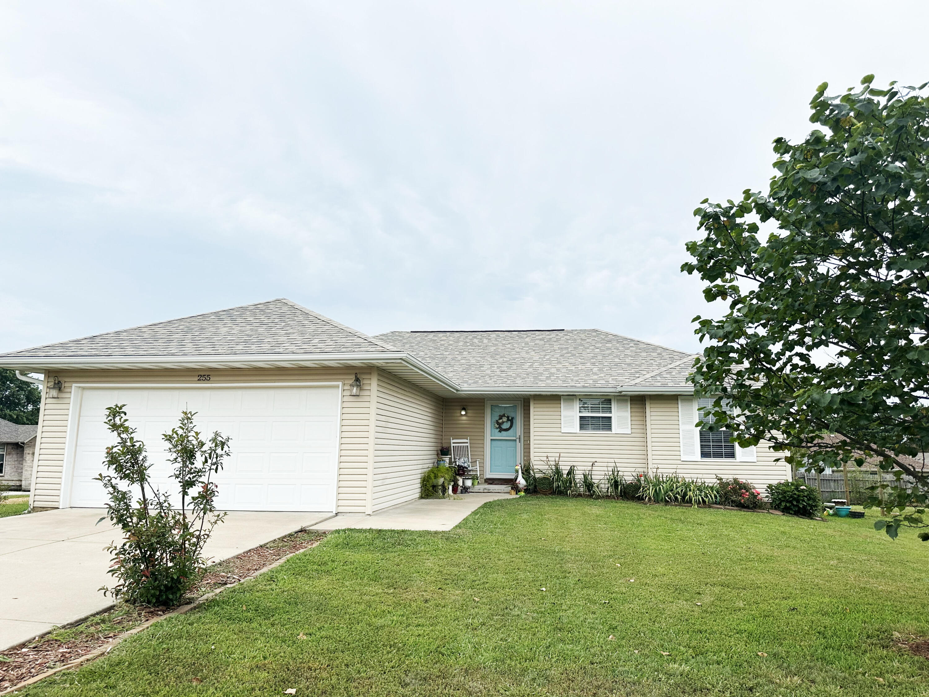 255 Maplewood Drive Property Photo 1