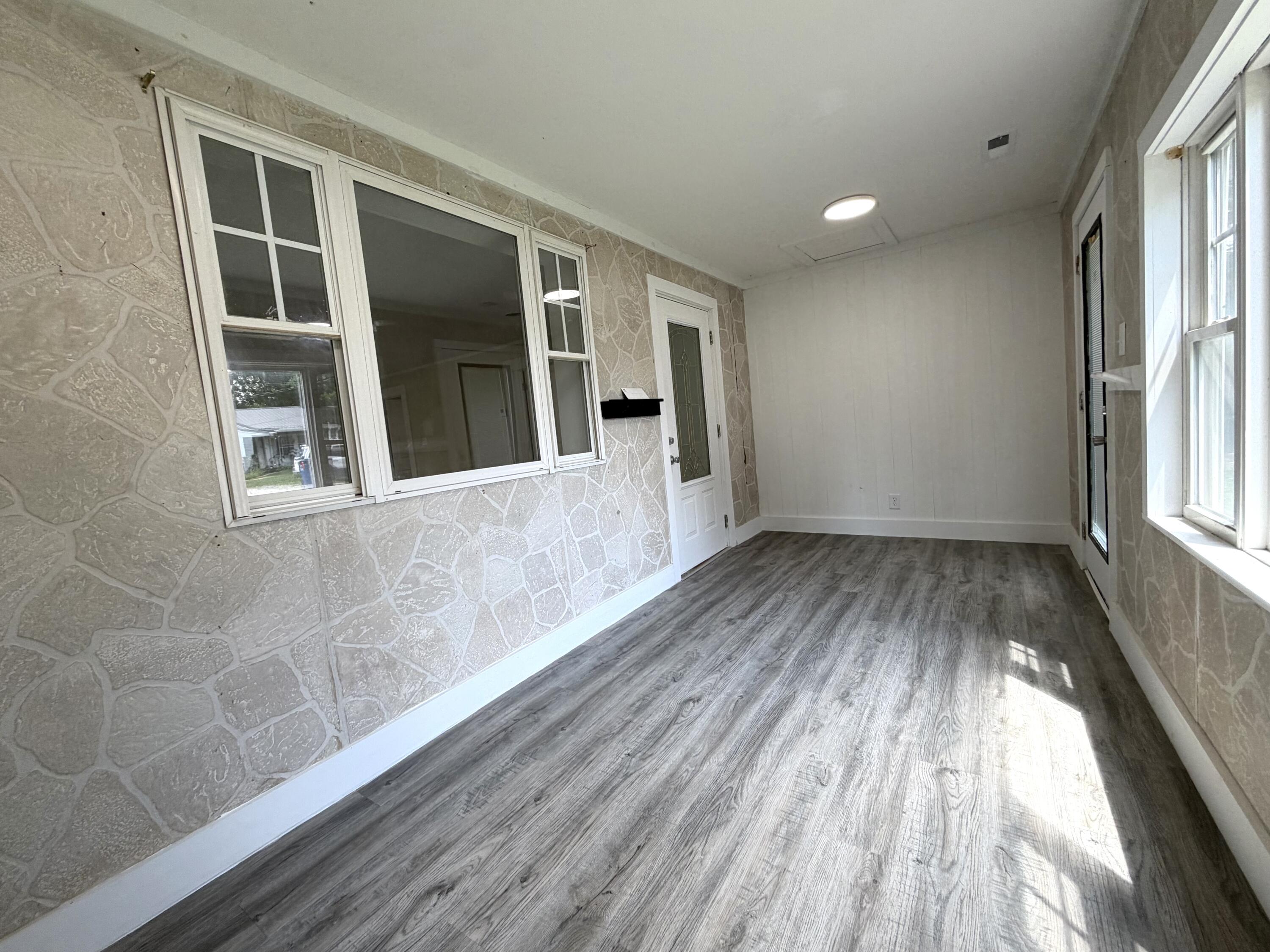 907 West Chestnut Street Property Photo 3