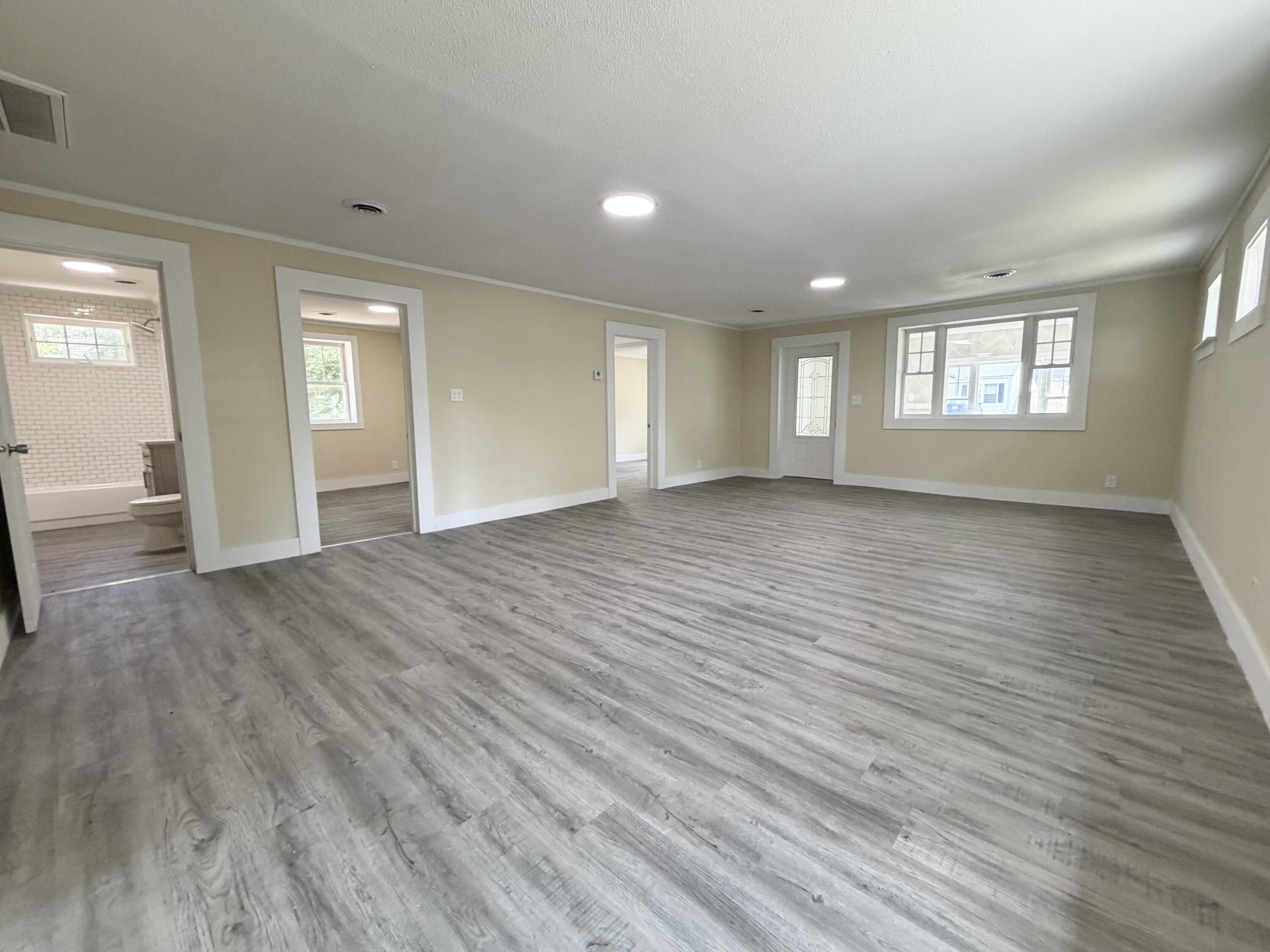 907 West Chestnut Street Property Photo 5