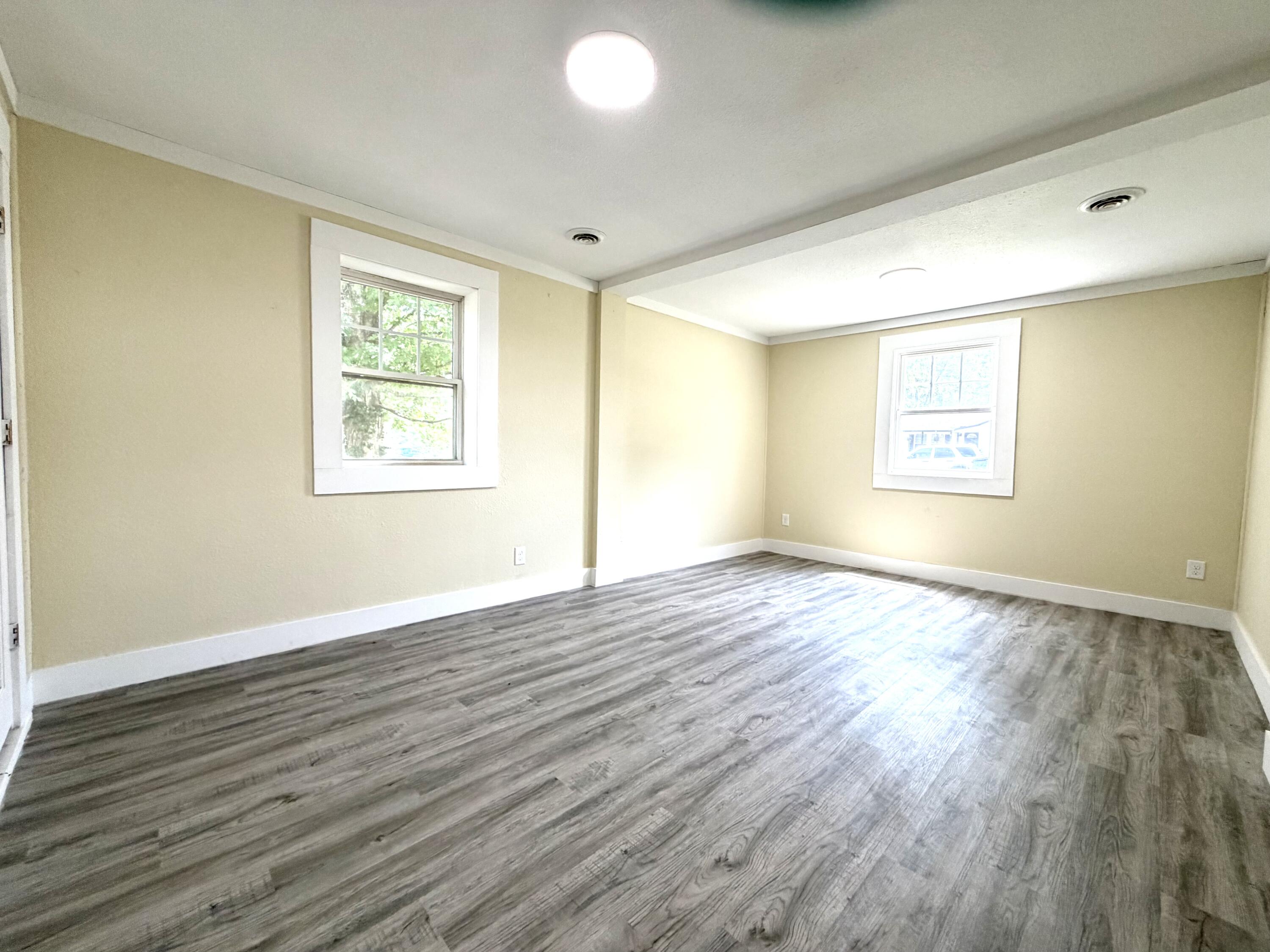 907 West Chestnut Street Property Photo 6