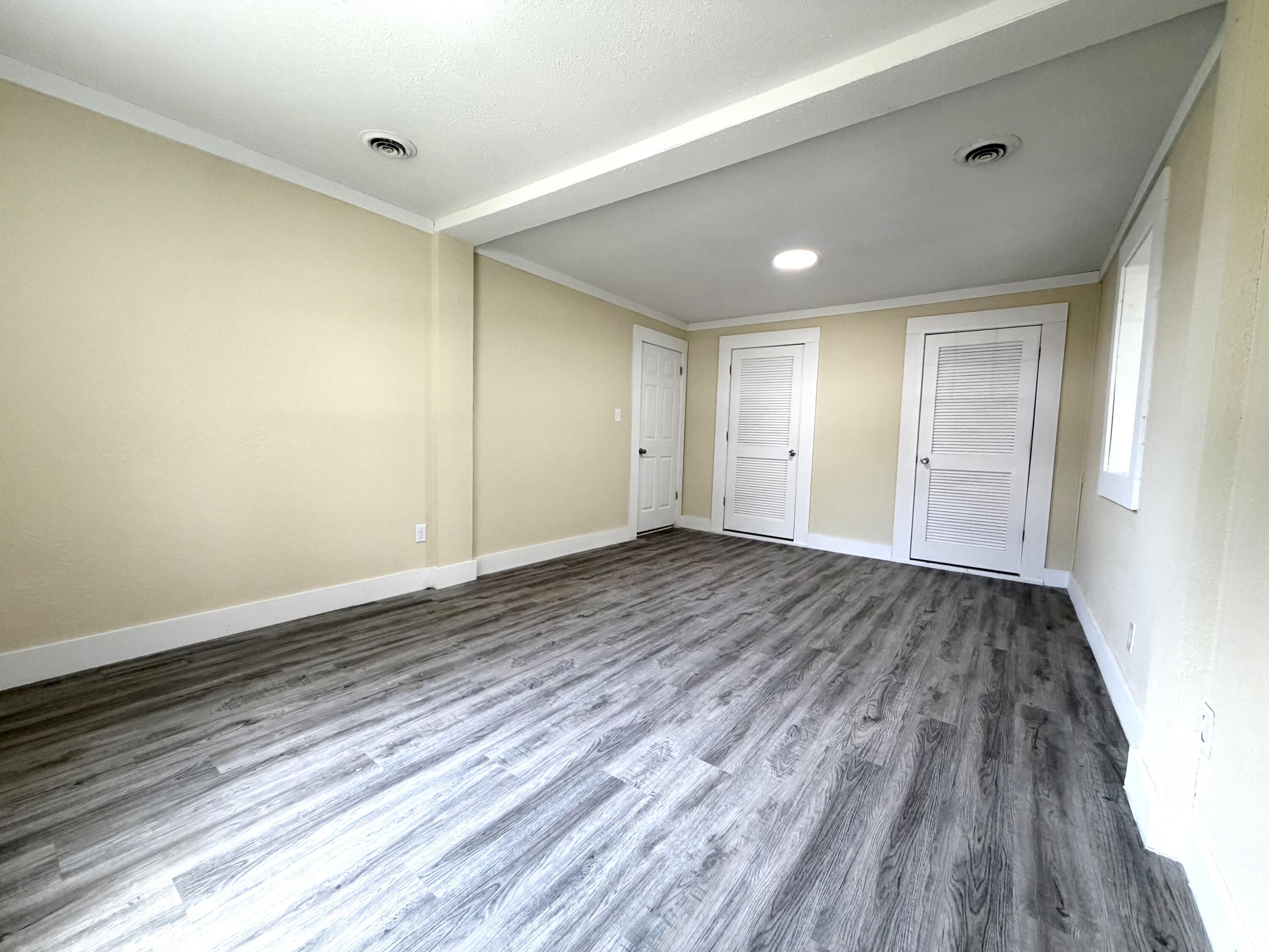 907 West Chestnut Street Property Photo 7