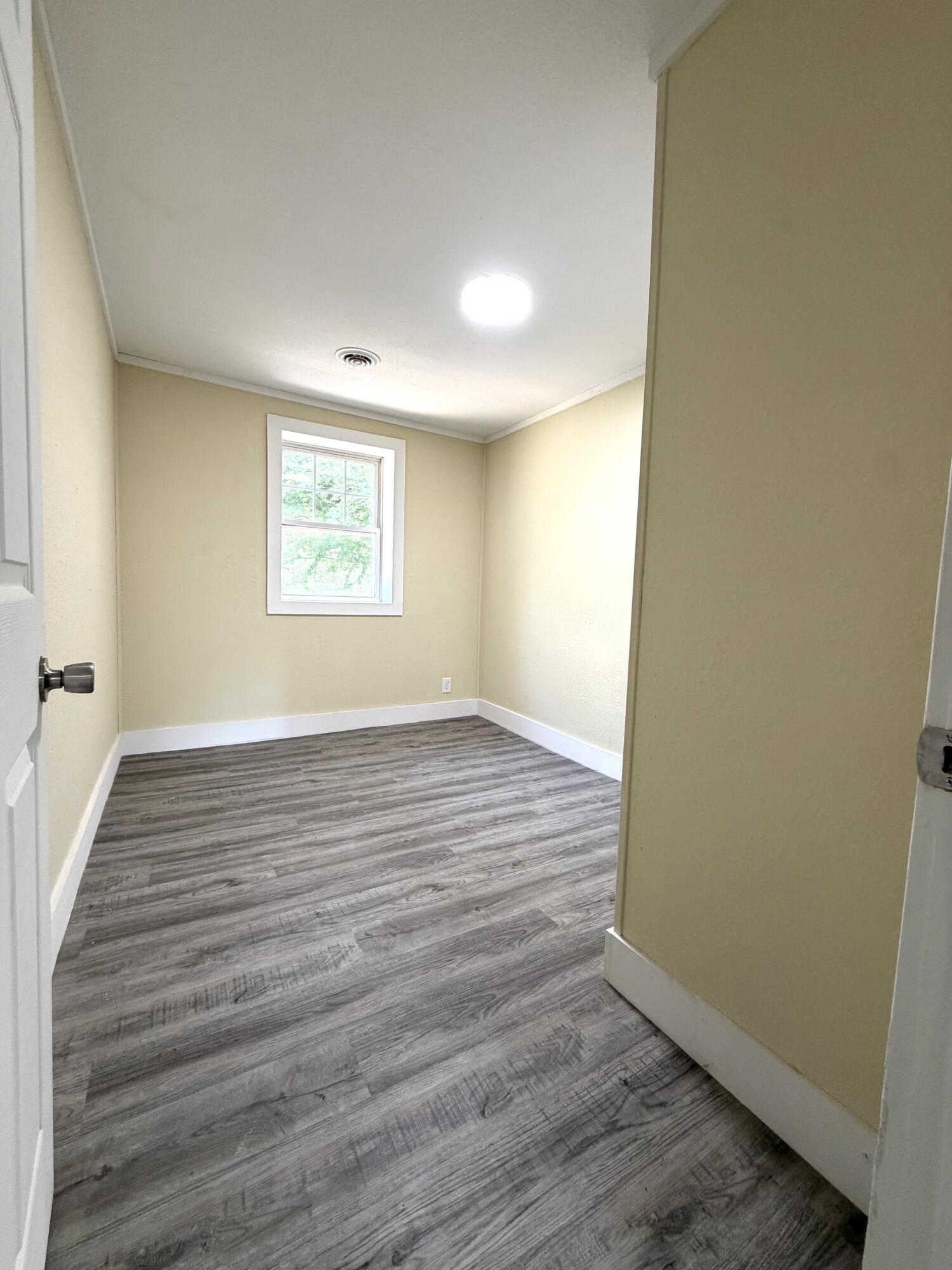 907 West Chestnut Street Property Photo 8