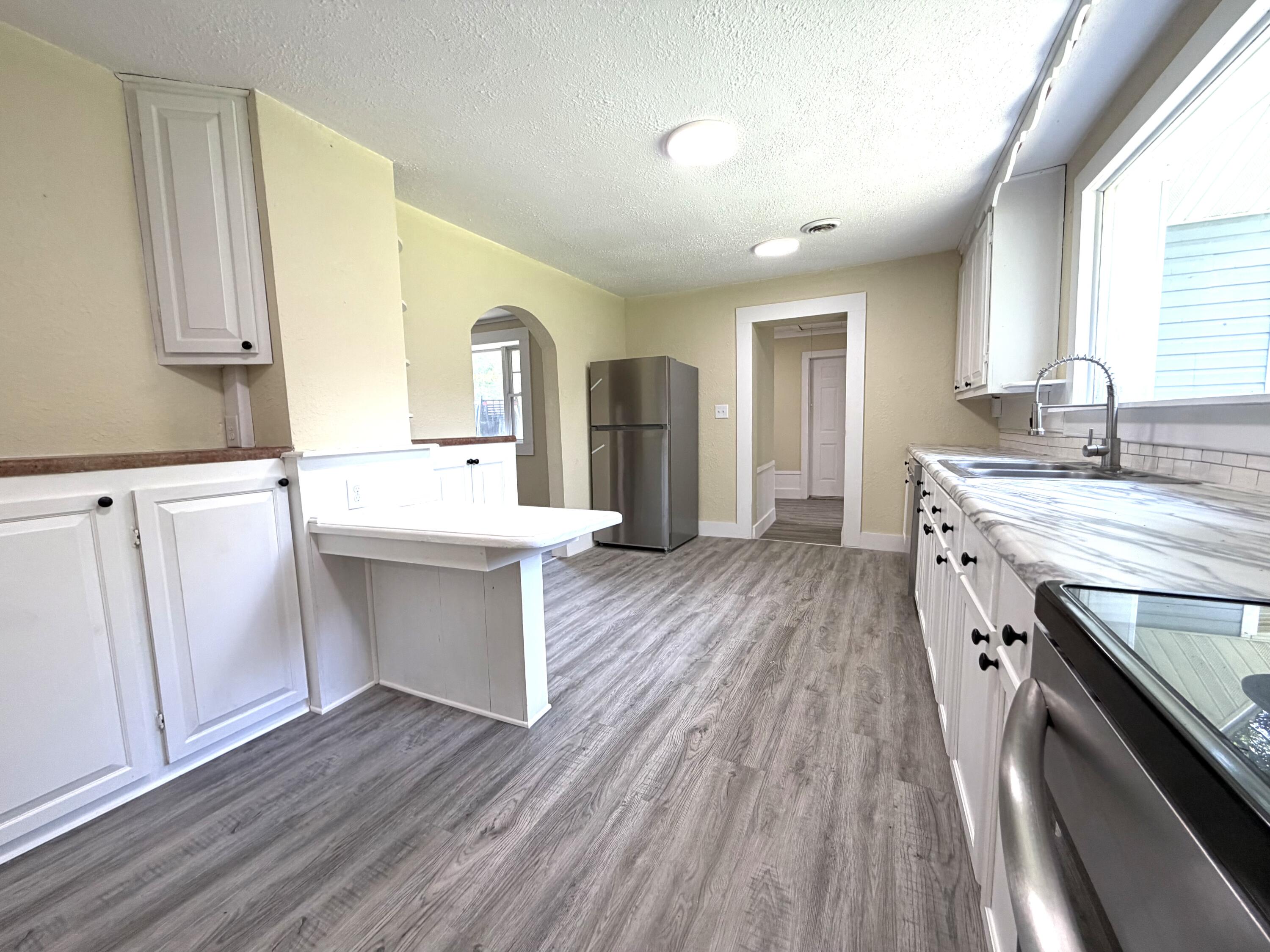 907 West Chestnut Street Property Photo 14