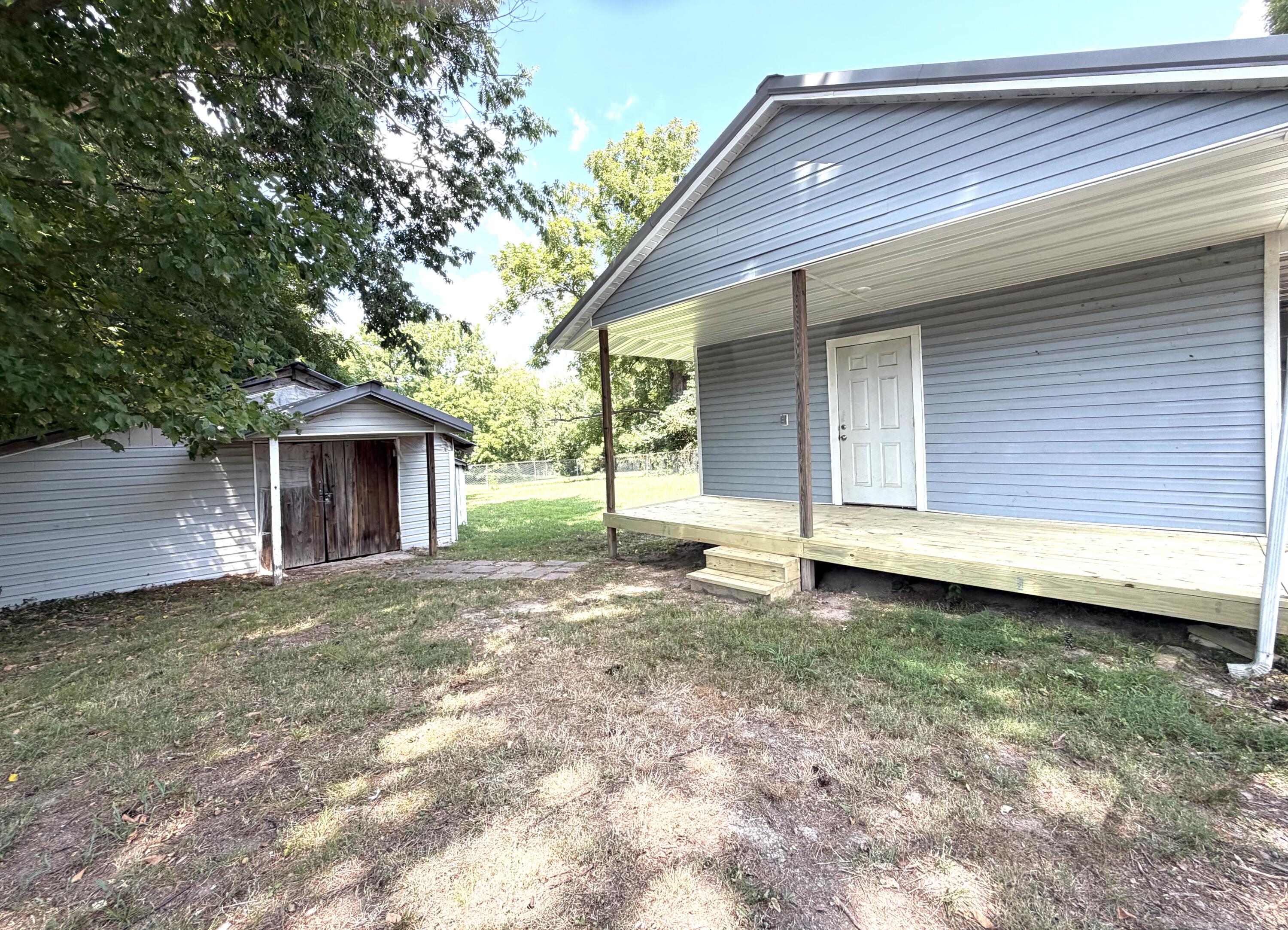 907 West Chestnut Street Property Photo 19