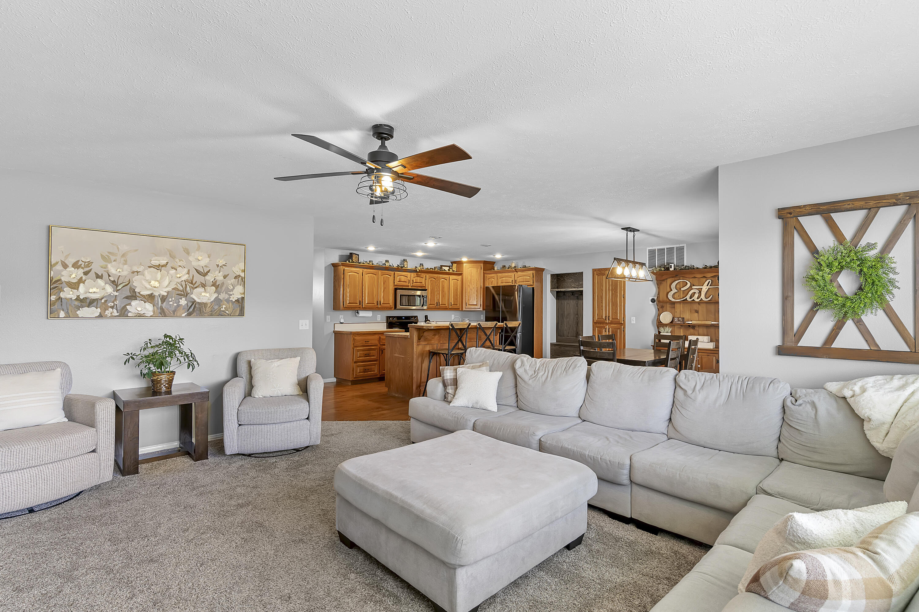 1104 West Tyson Court Property Photo 8