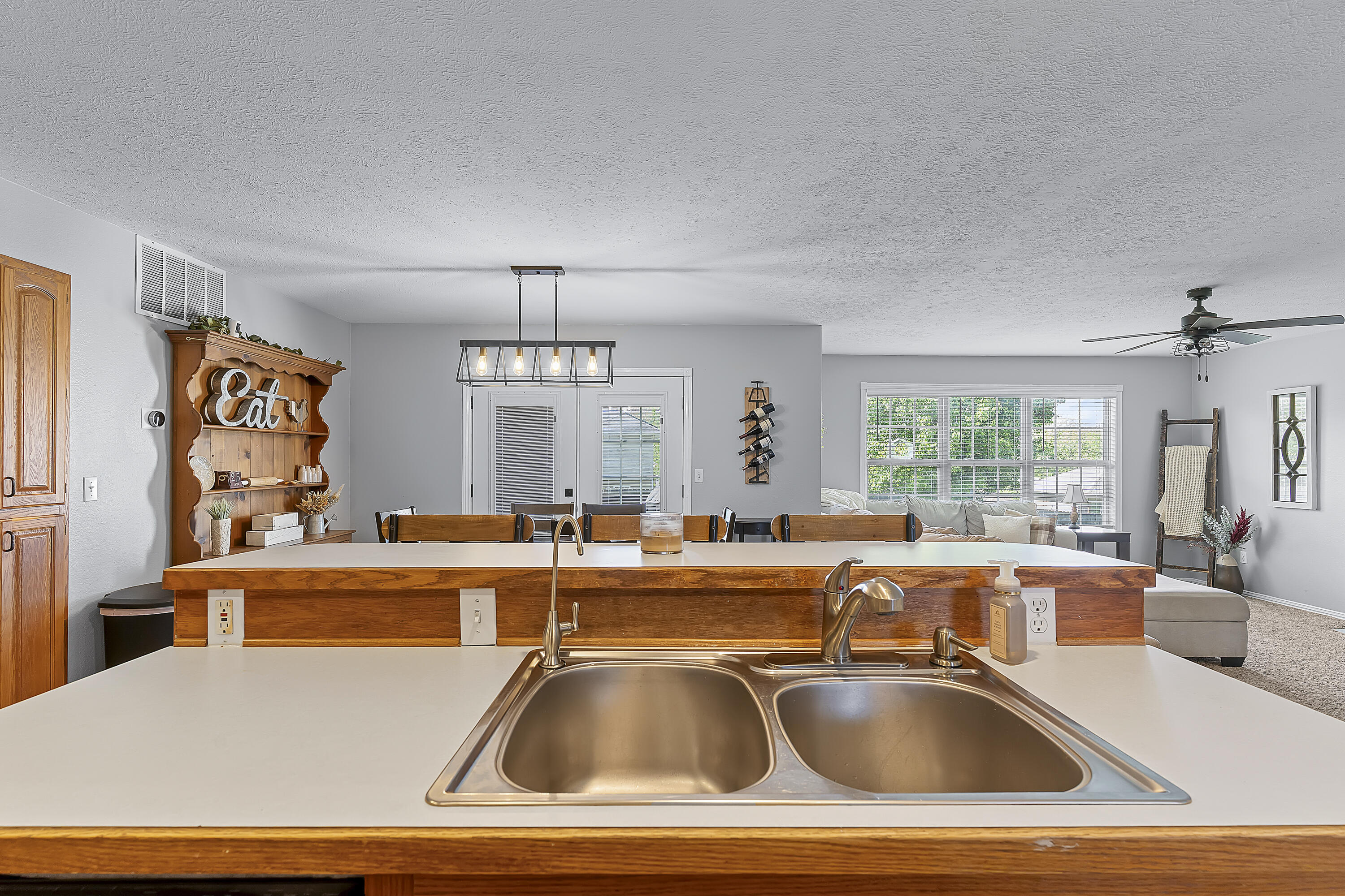 1104 West Tyson Court Property Photo 14