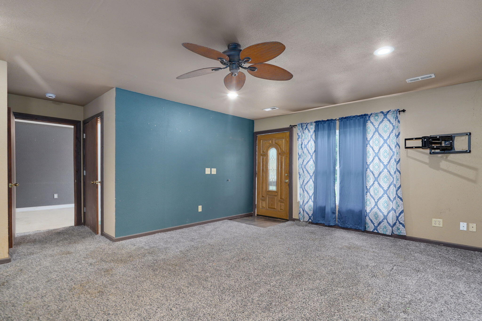 5940 Lawrence 1135 Property Photo 5