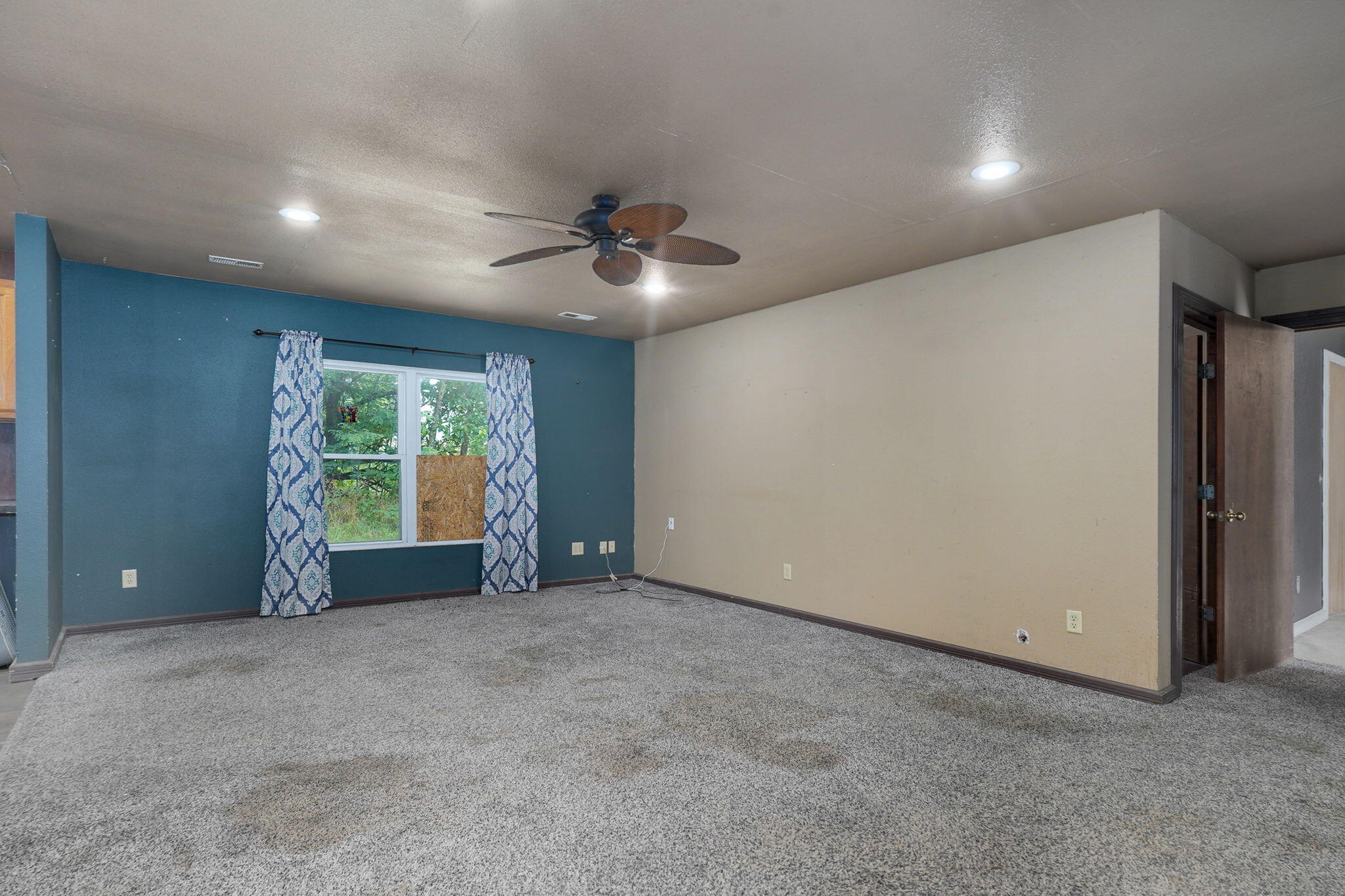 5940 Lawrence 1135 Property Photo 6