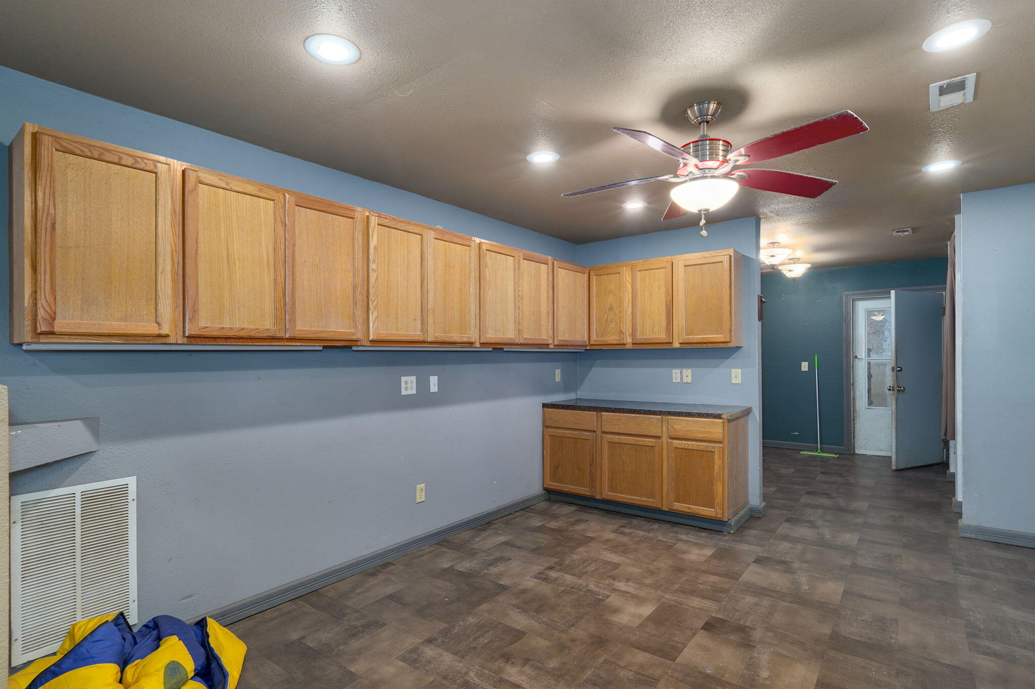 5940 Lawrence 1135 Property Photo 8