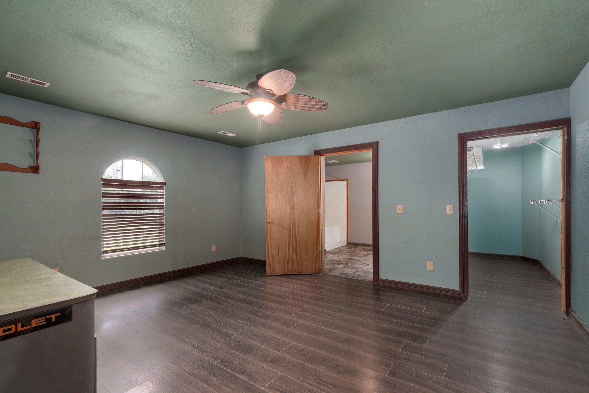 5940 Lawrence 1135 Property Photo 9
