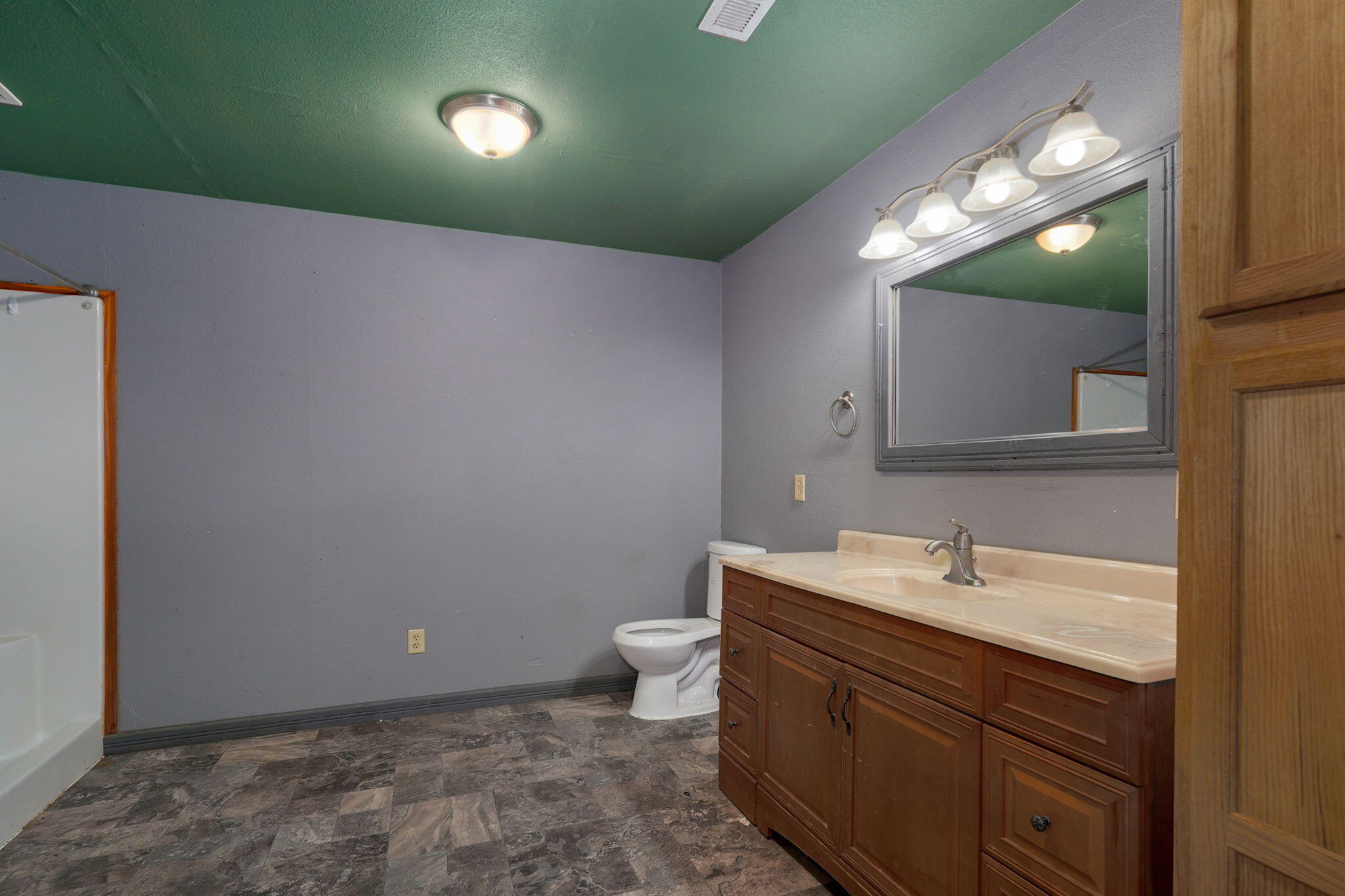 5940 Lawrence 1135 Property Photo 10