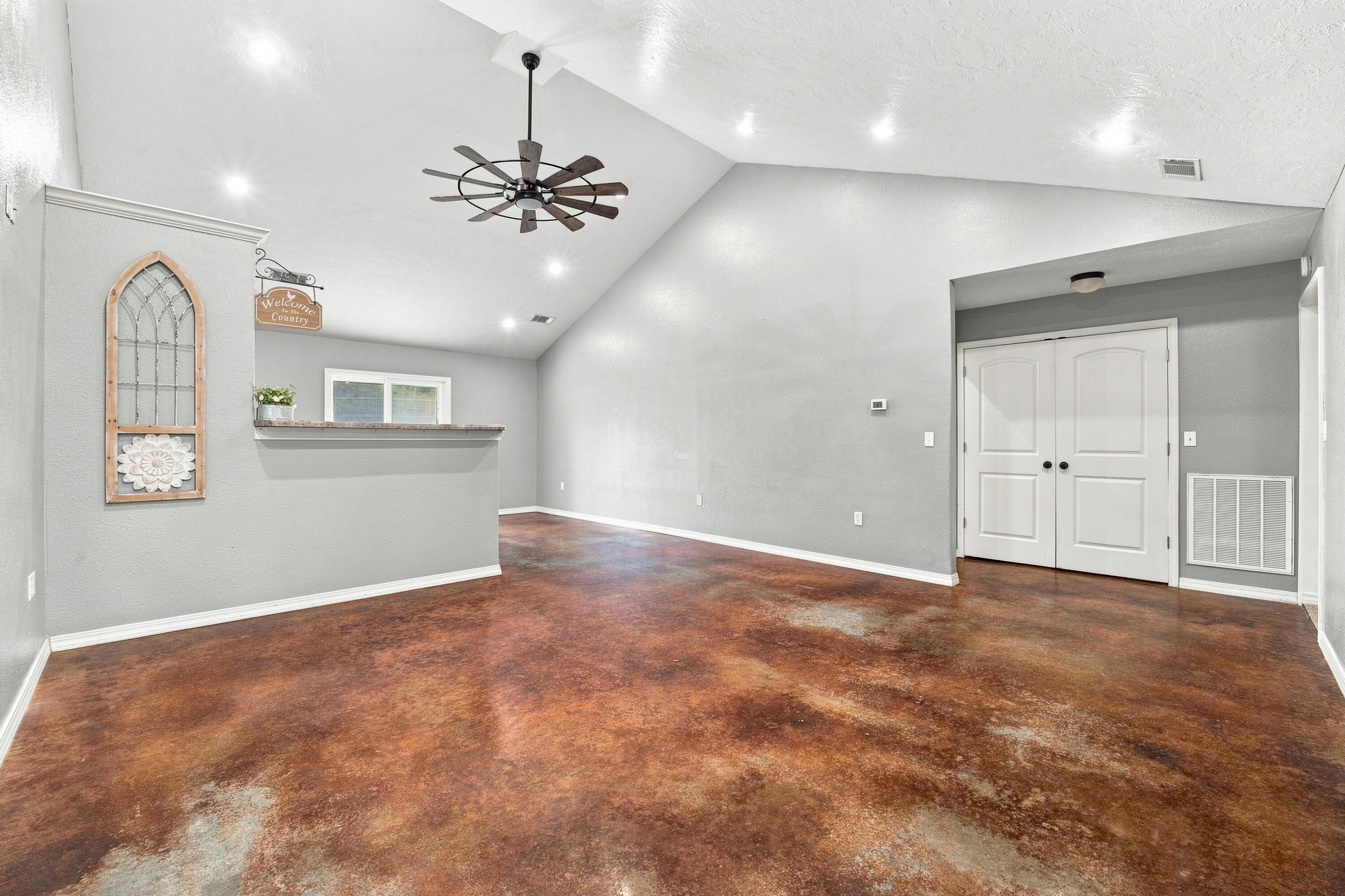 7589 Private Road 2453 Property Photo 11