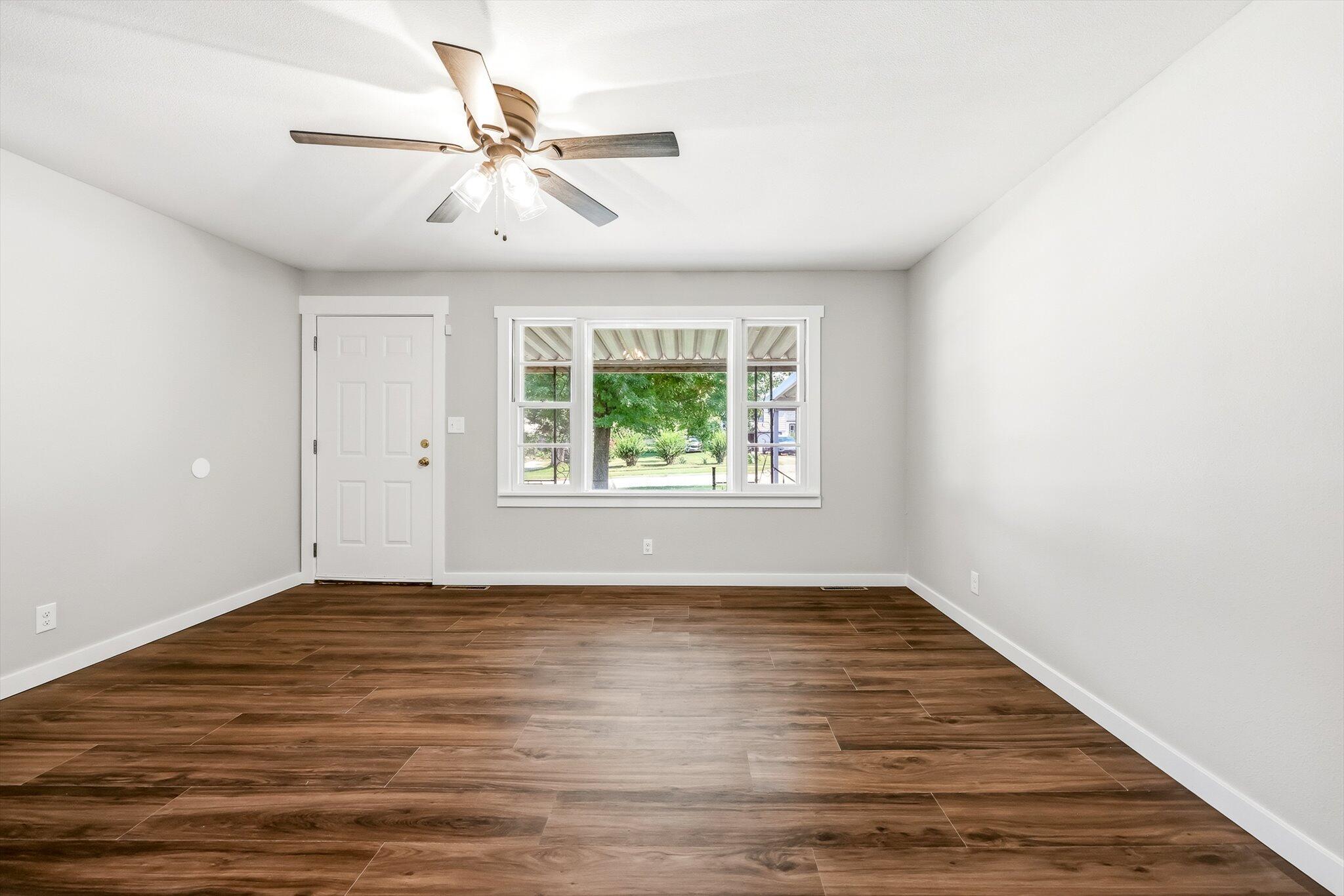 2148 East Walnut Street Property Photo 6