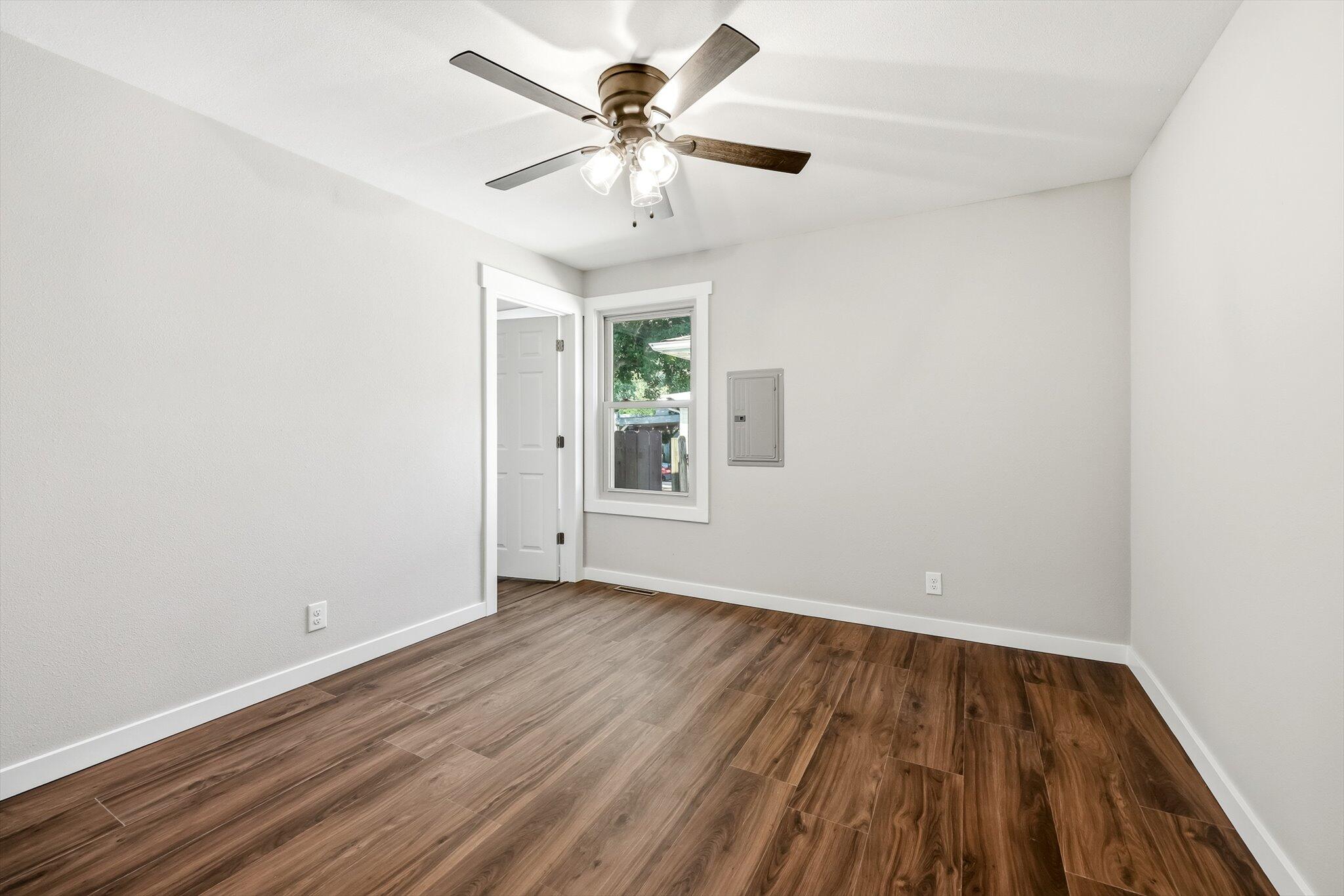 2148 East Walnut Street Property Photo 13