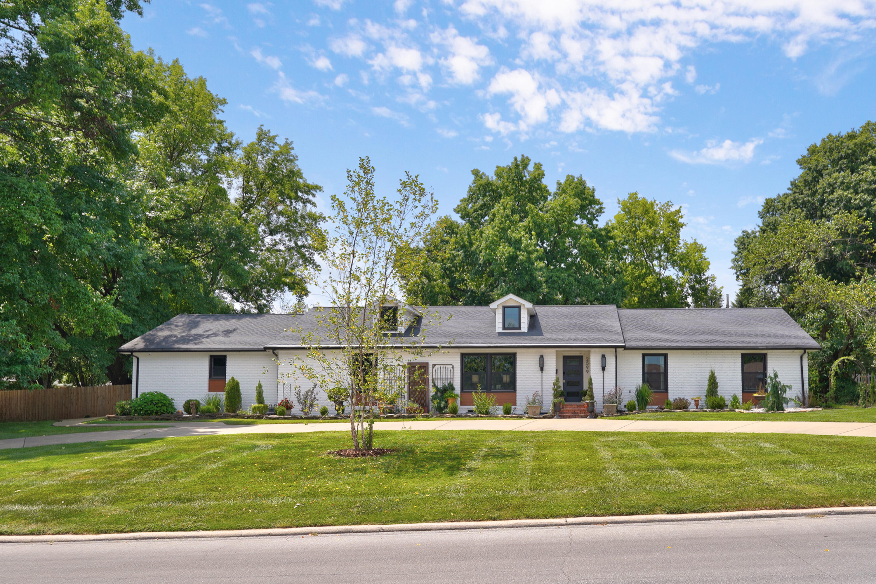 2599 South Skyline Drive Property Photo 1