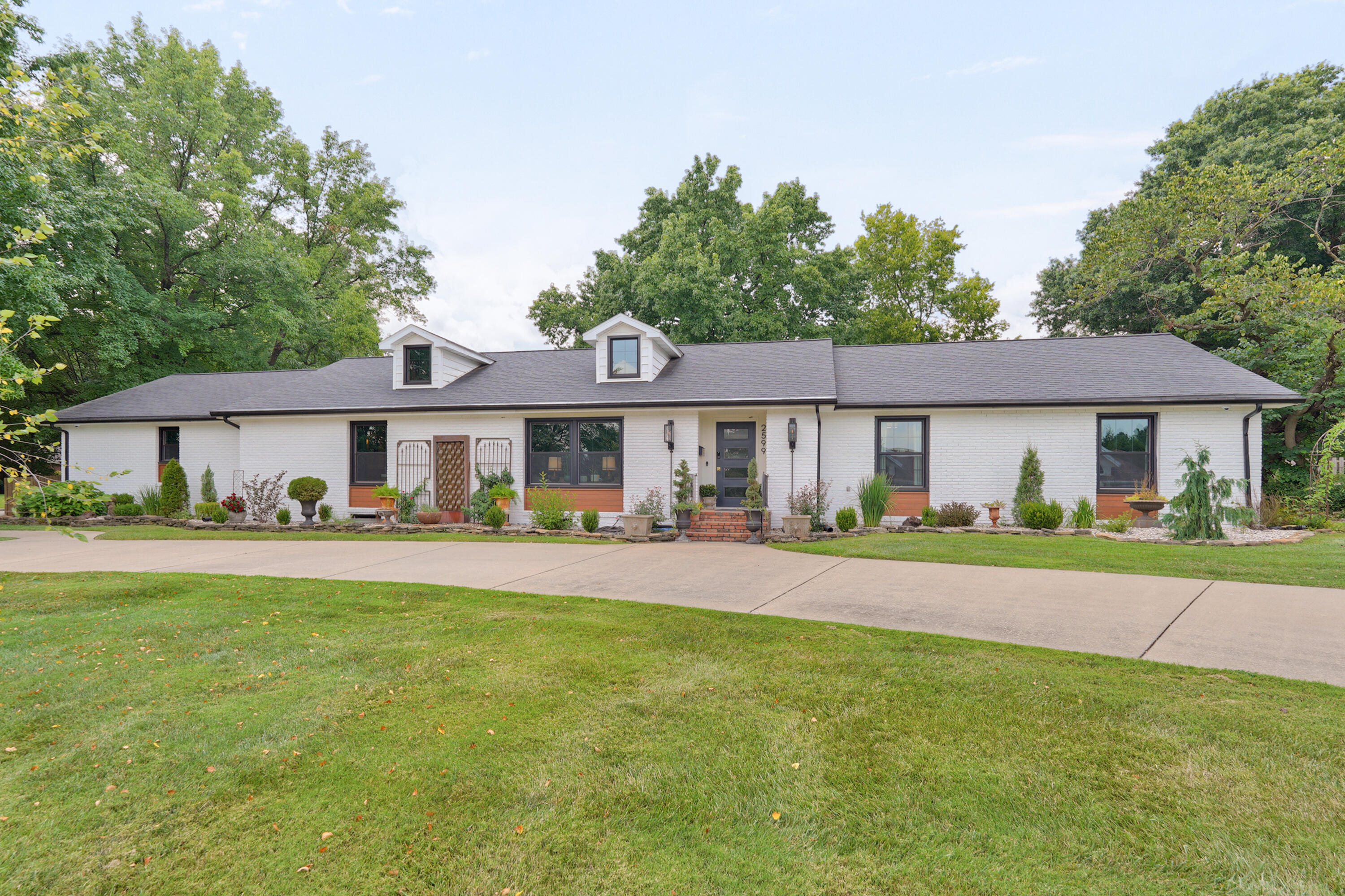 2599 South Skyline Drive Property Photo 2