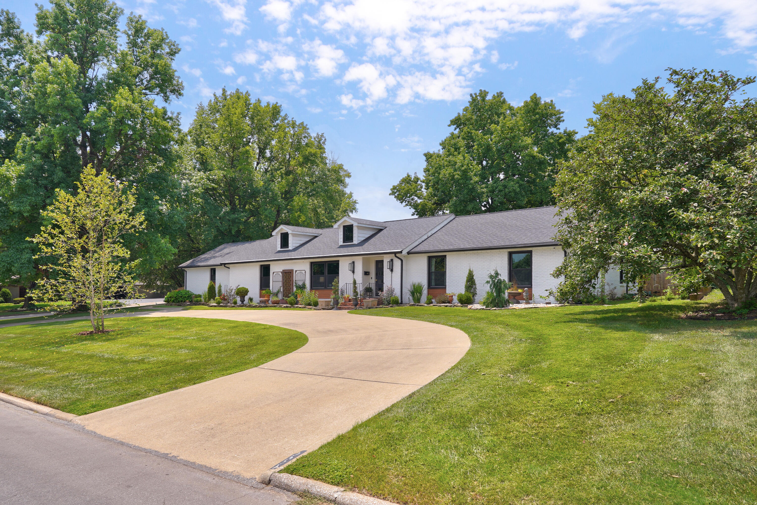 2599 South Skyline Drive Property Photo 4