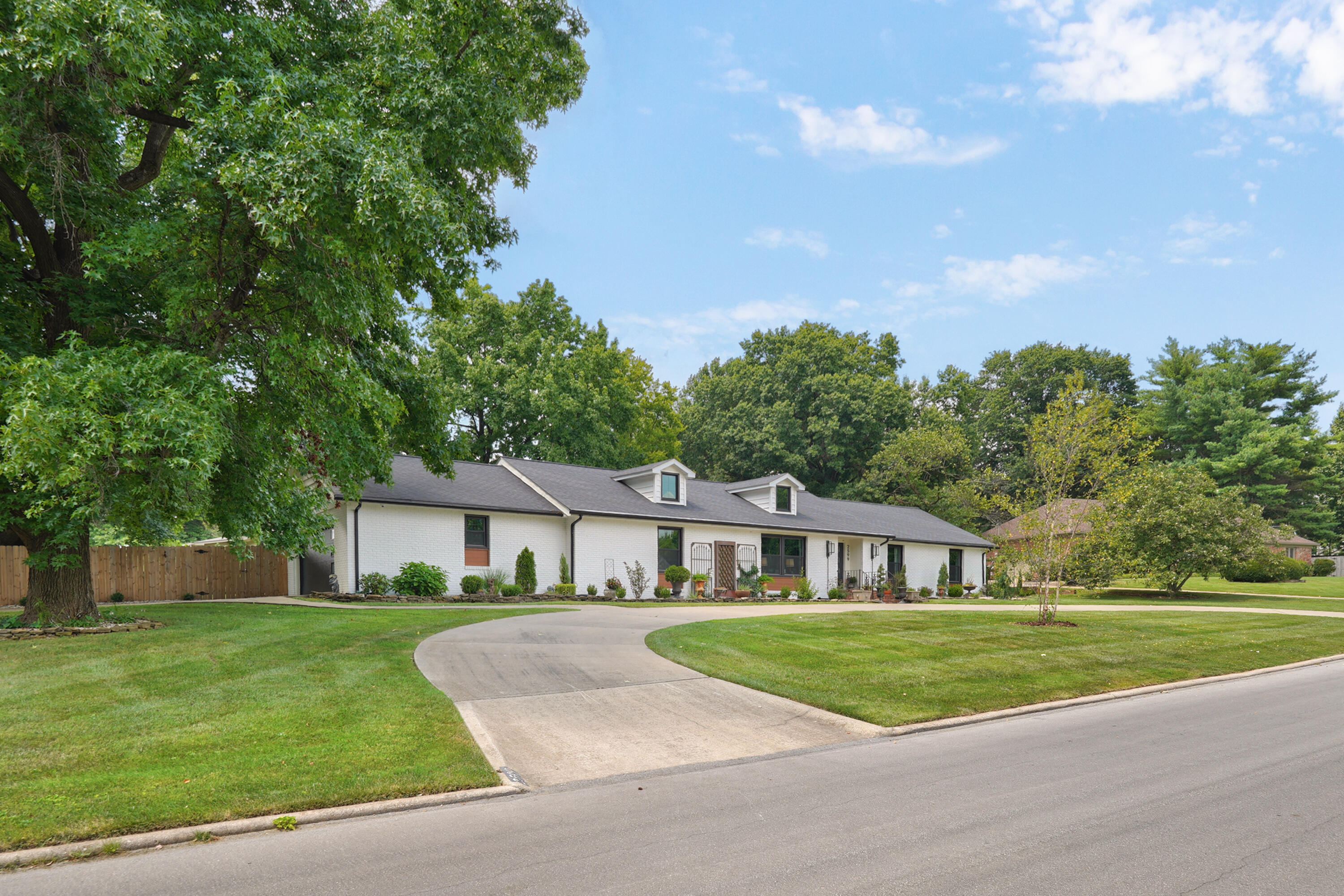 2599 South Skyline Drive Property Photo 5