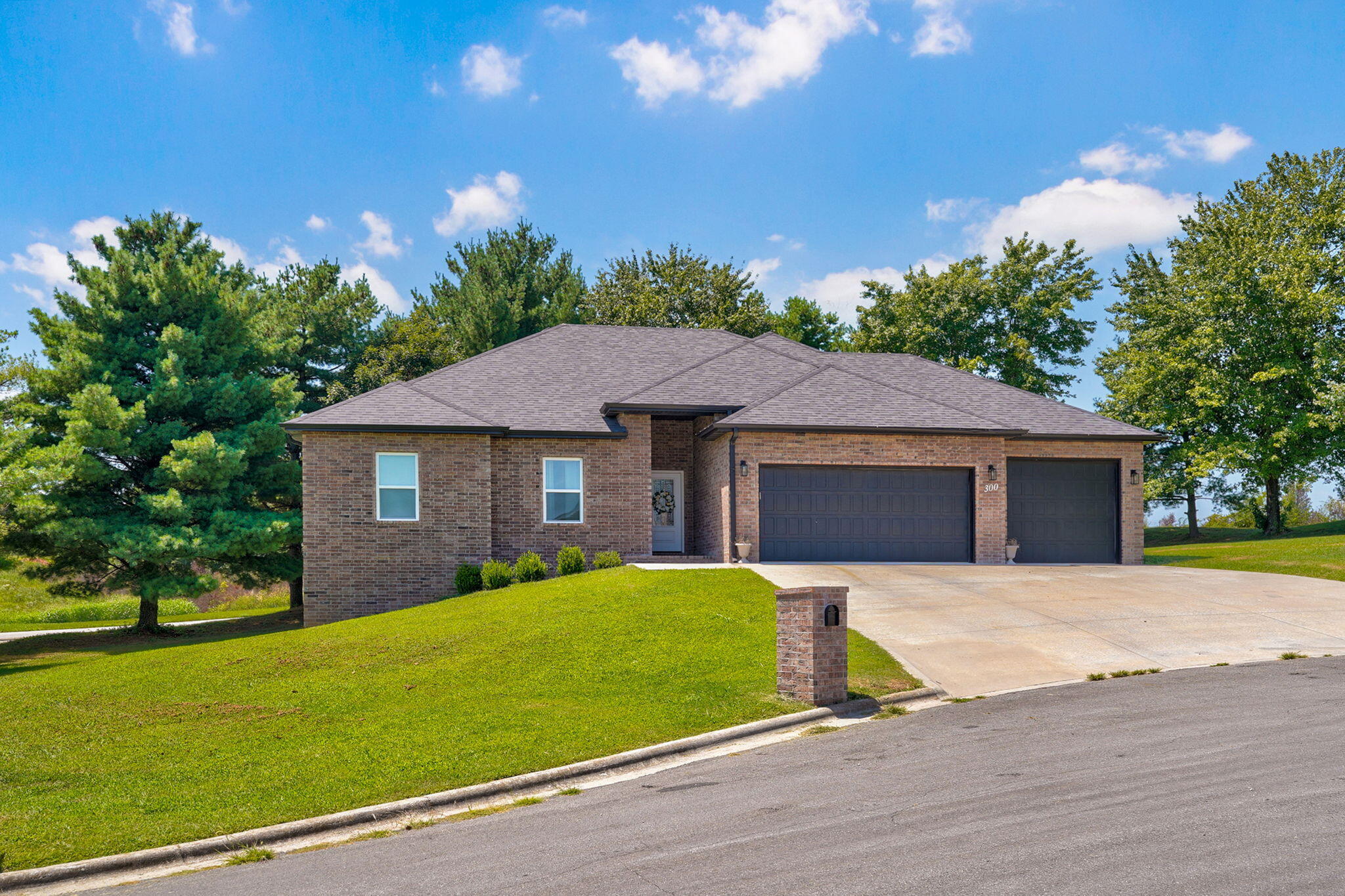 300 Raven Circle Property Photo 2