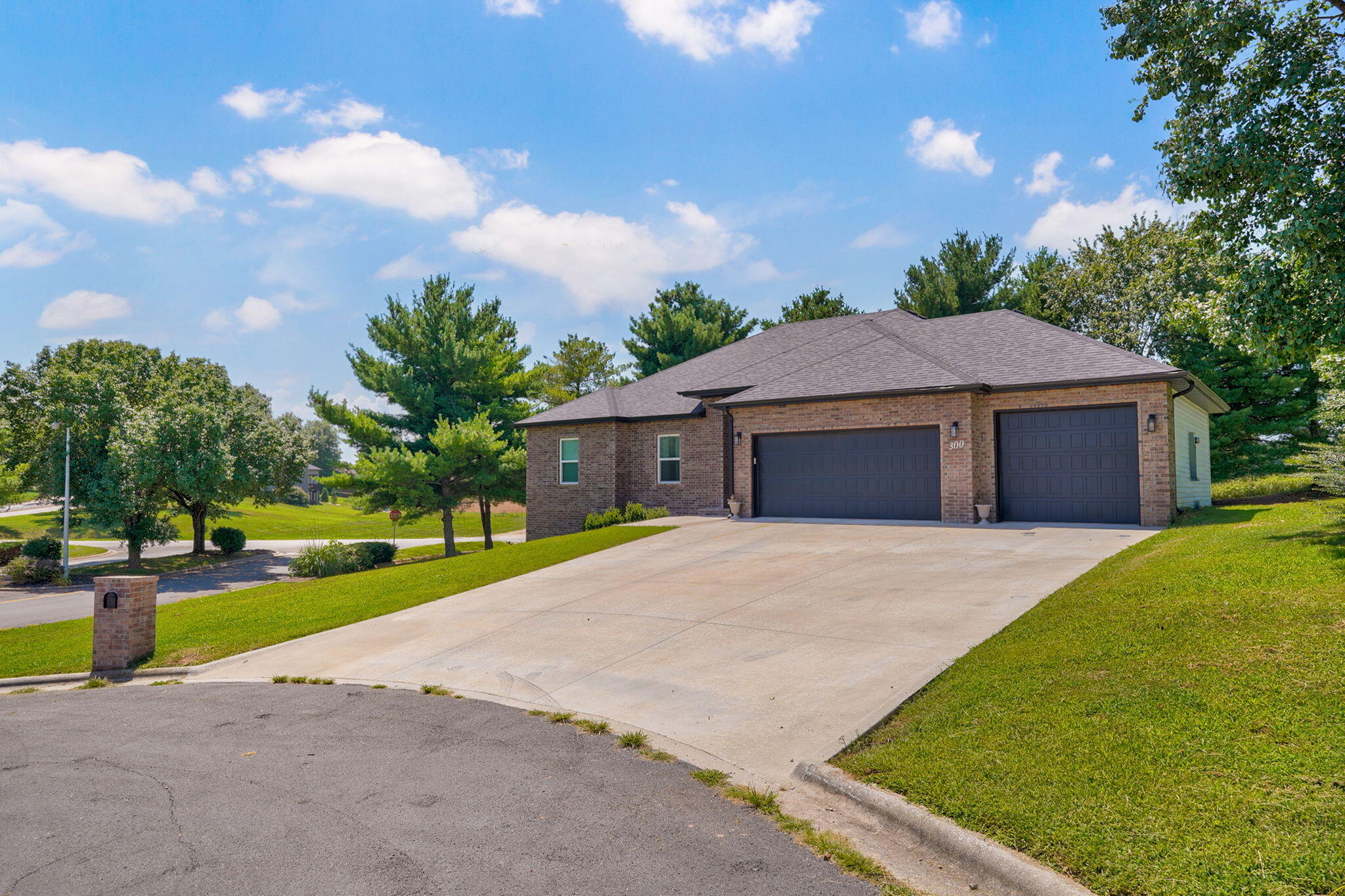 300 Raven Circle Property Photo 3