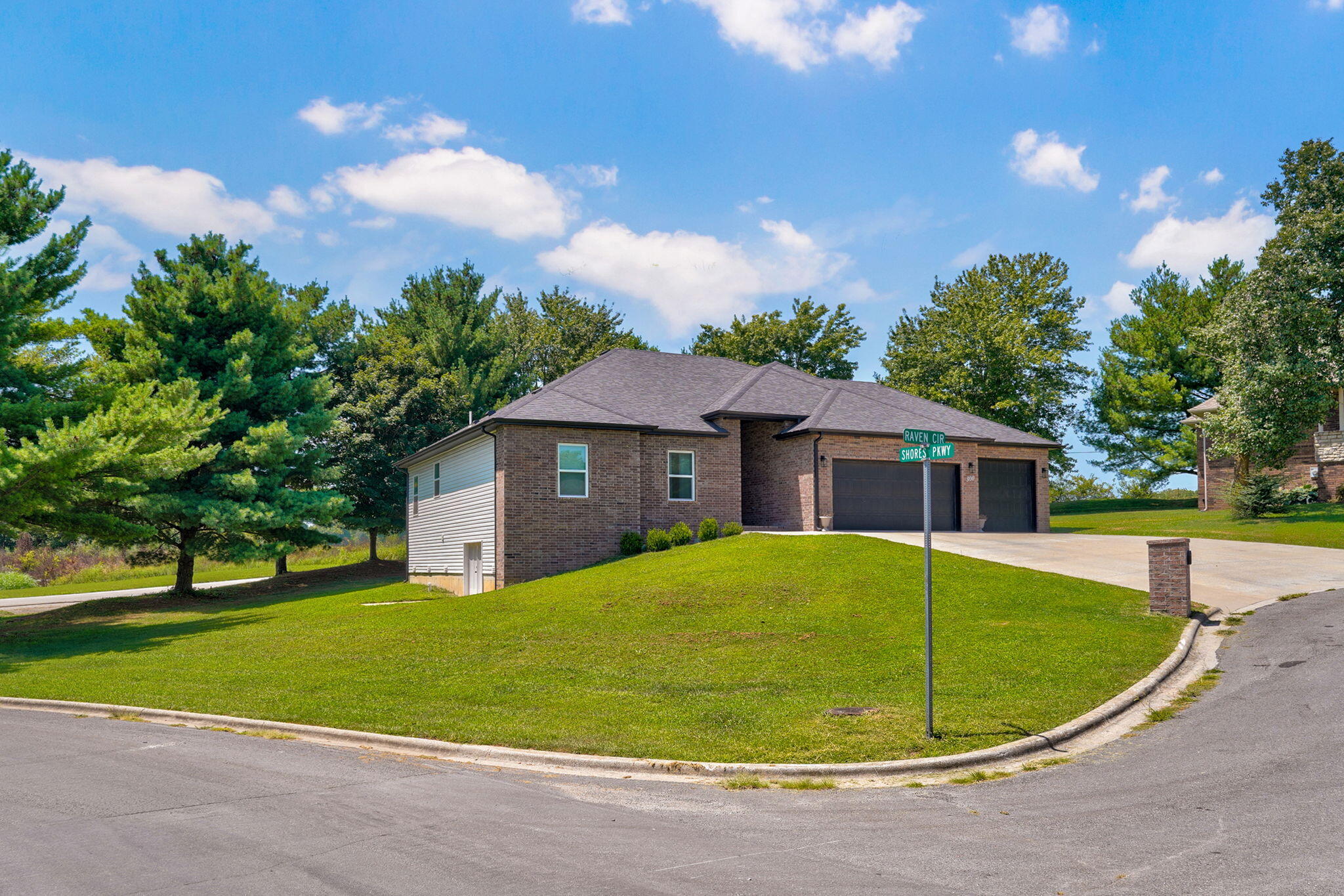 300 Raven Circle Property Photo 4
