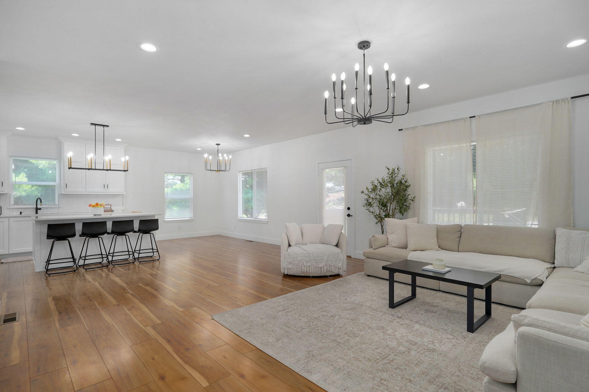 300 Raven Circle Property Photo 7