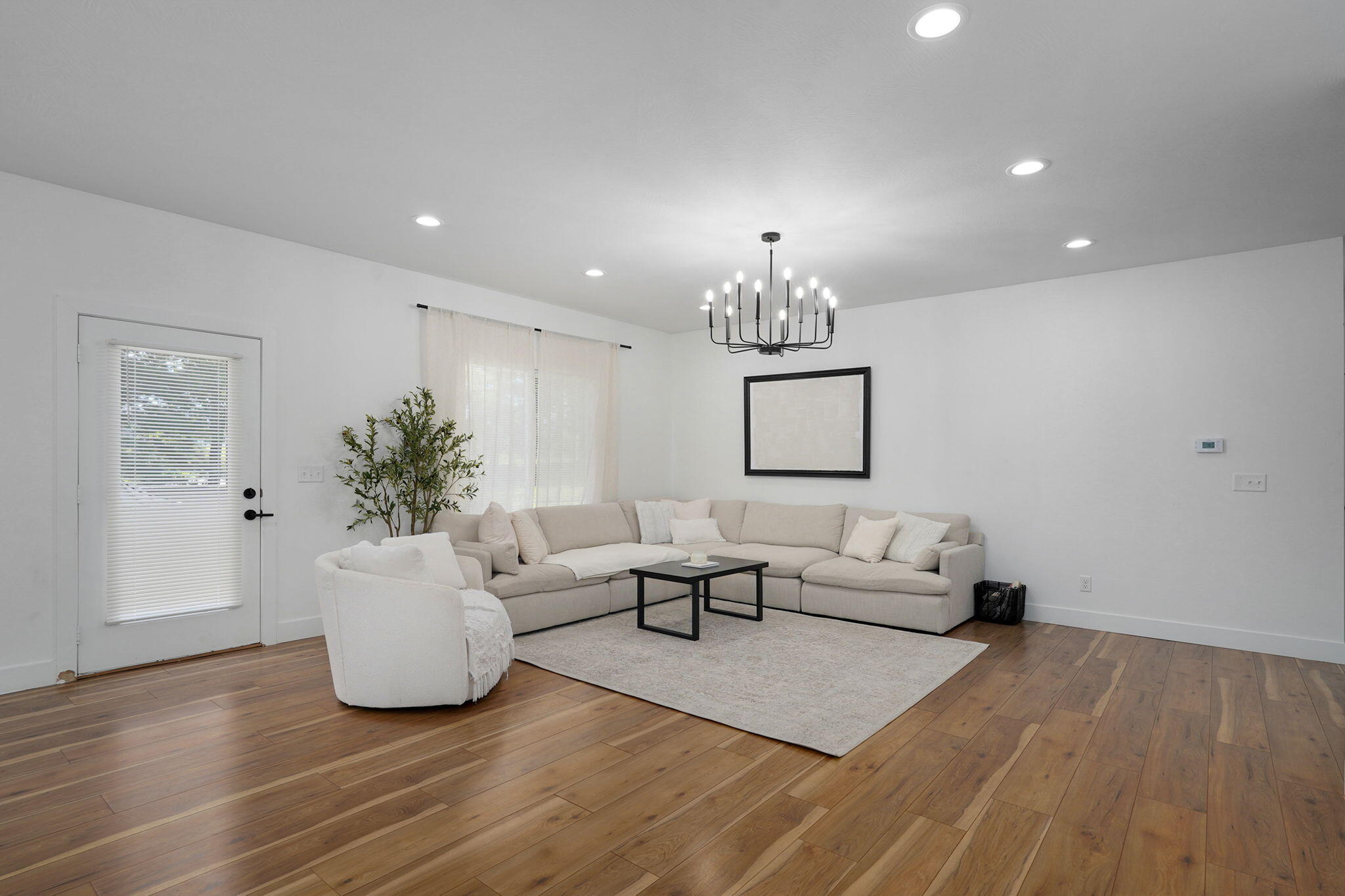 300 Raven Circle Property Photo 8