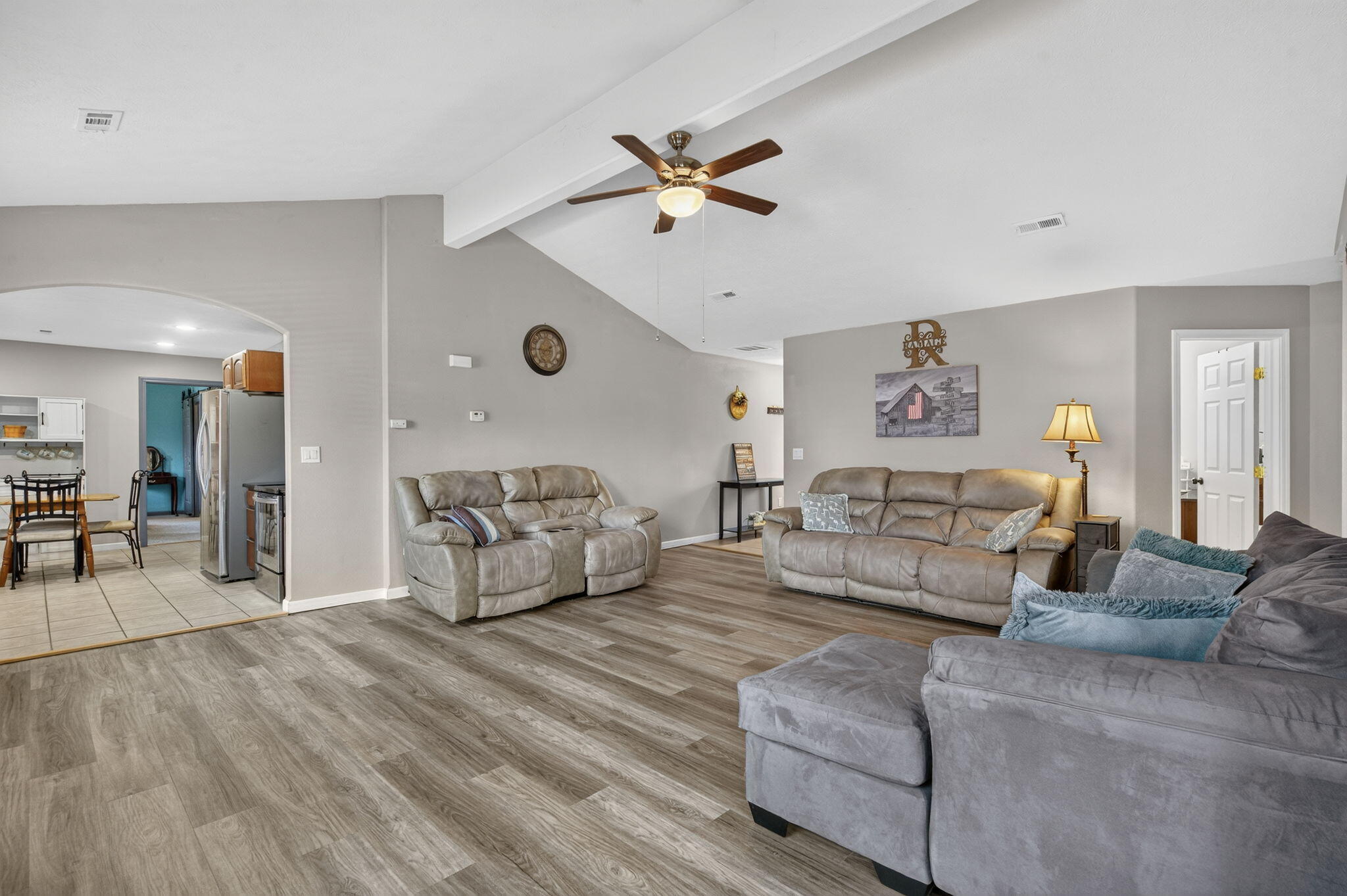 221 Foley Street Property Photo 6
