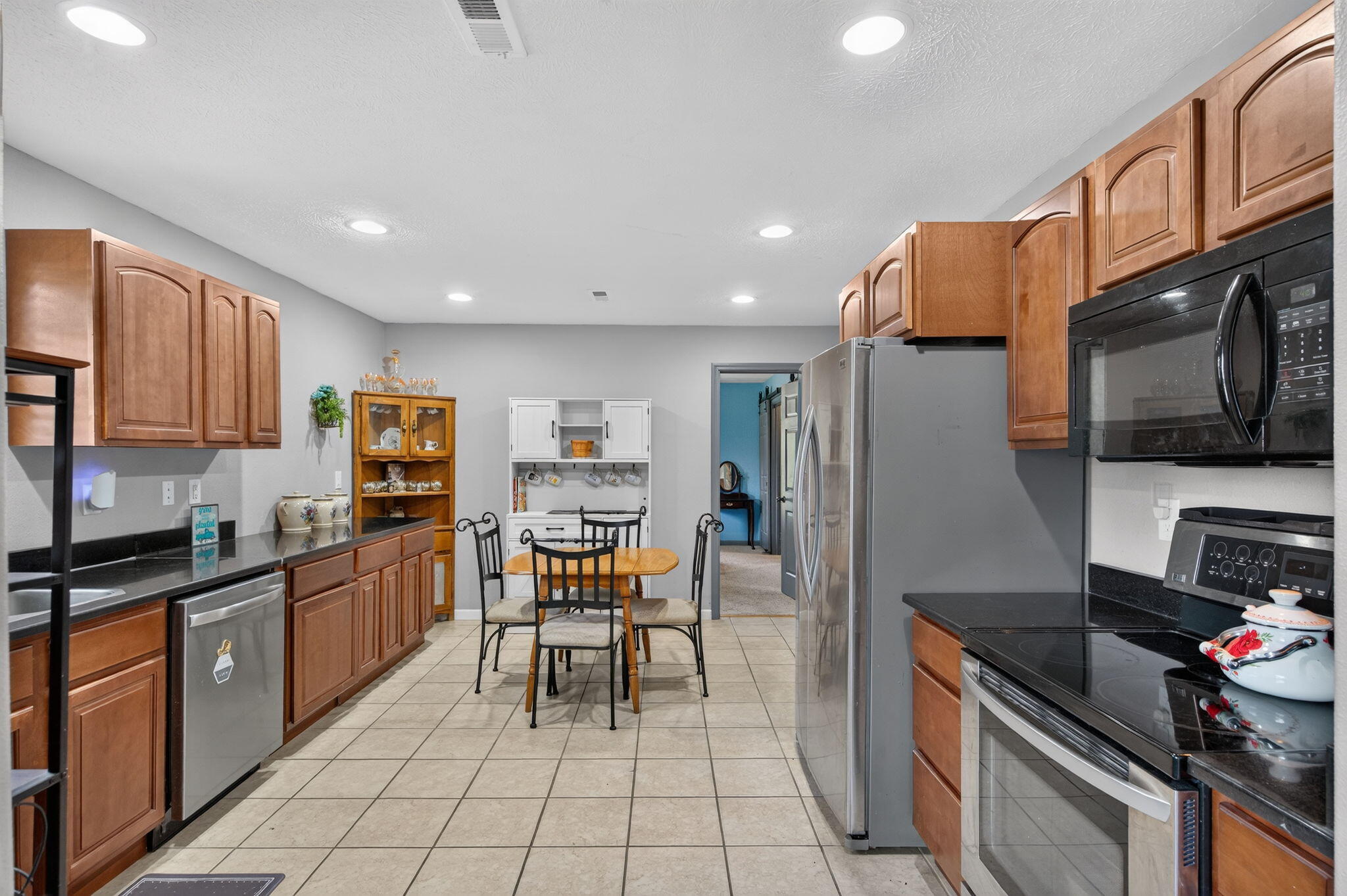 221 Foley Street Property Photo 8