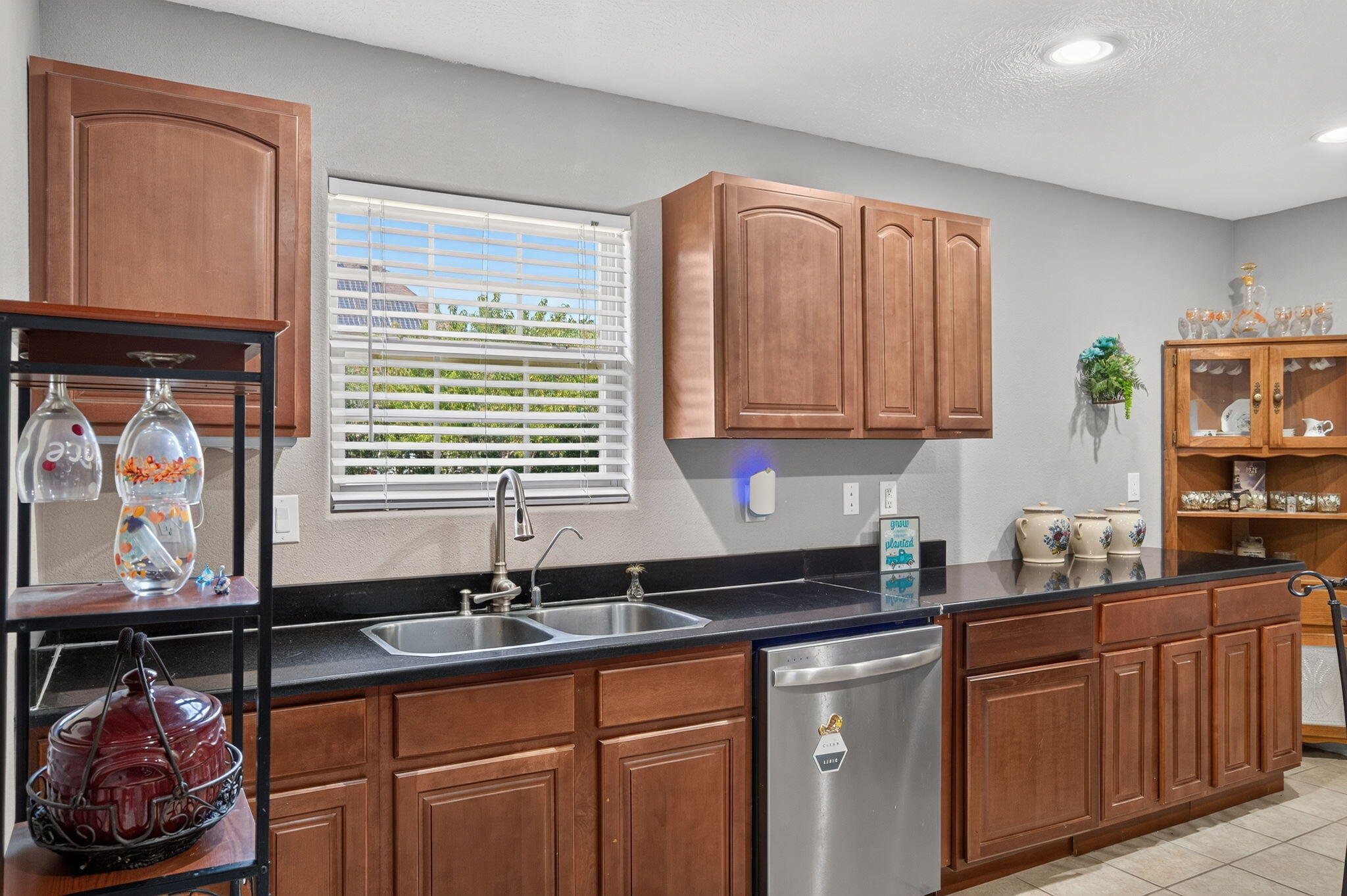 221 Foley Street Property Photo 10