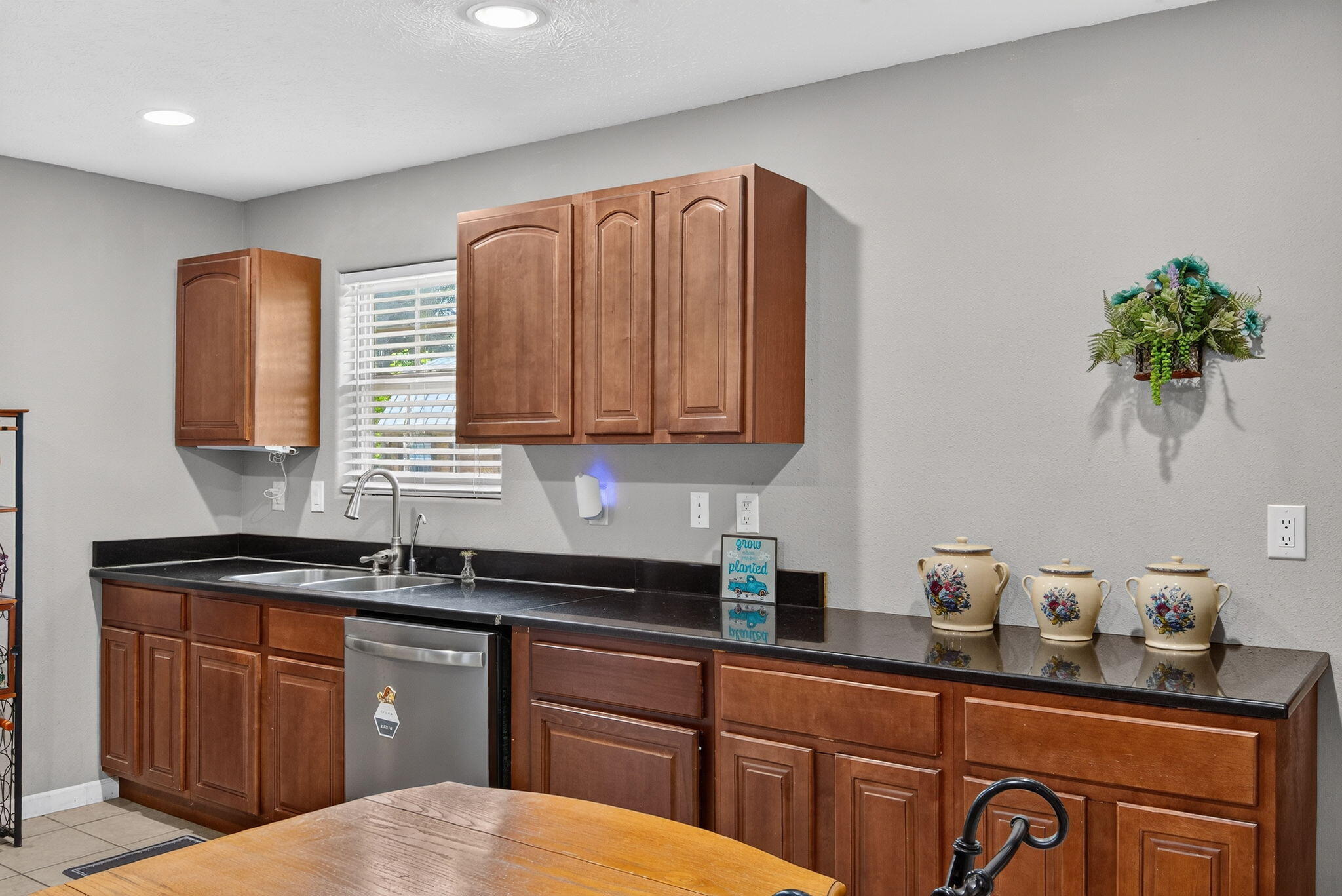 221 Foley Street Property Photo 13