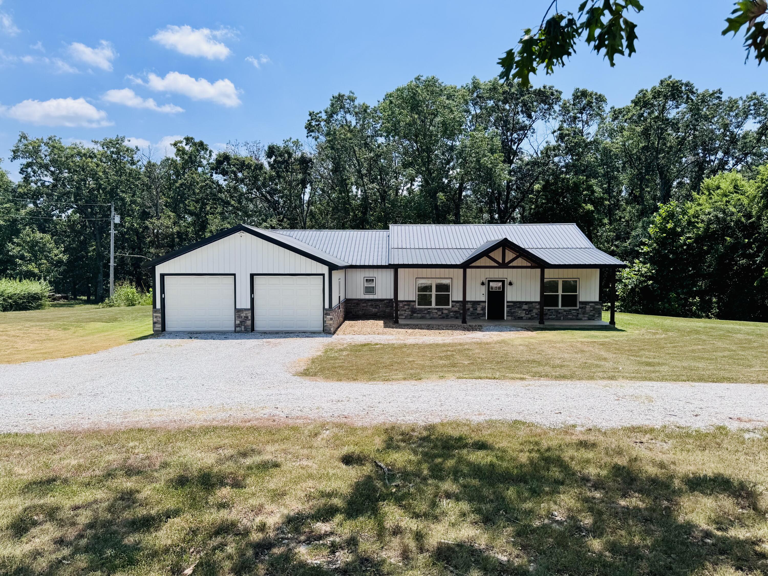 13425 Highway V Property Photo 1