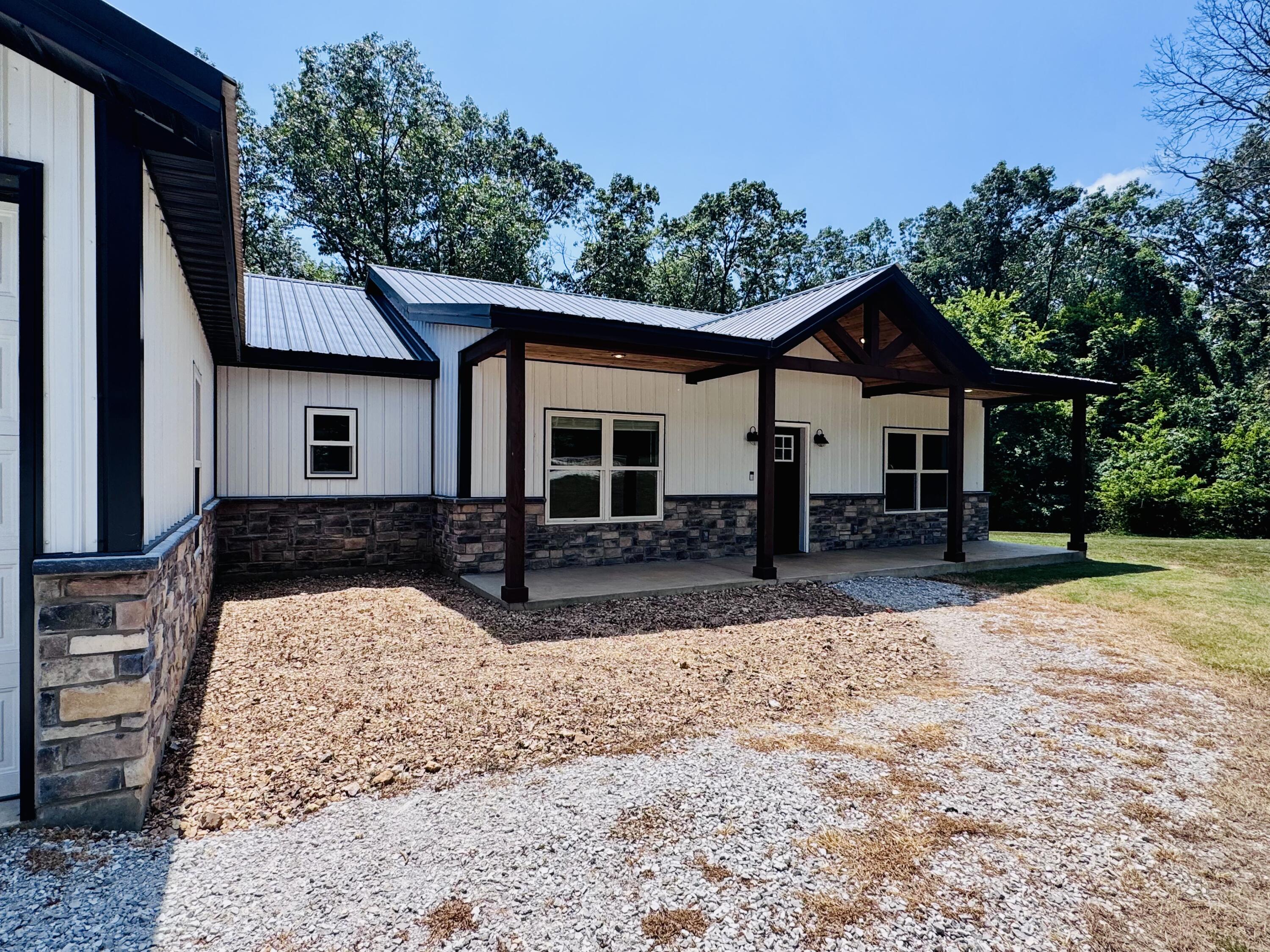 13425 Highway V Property Photo 3