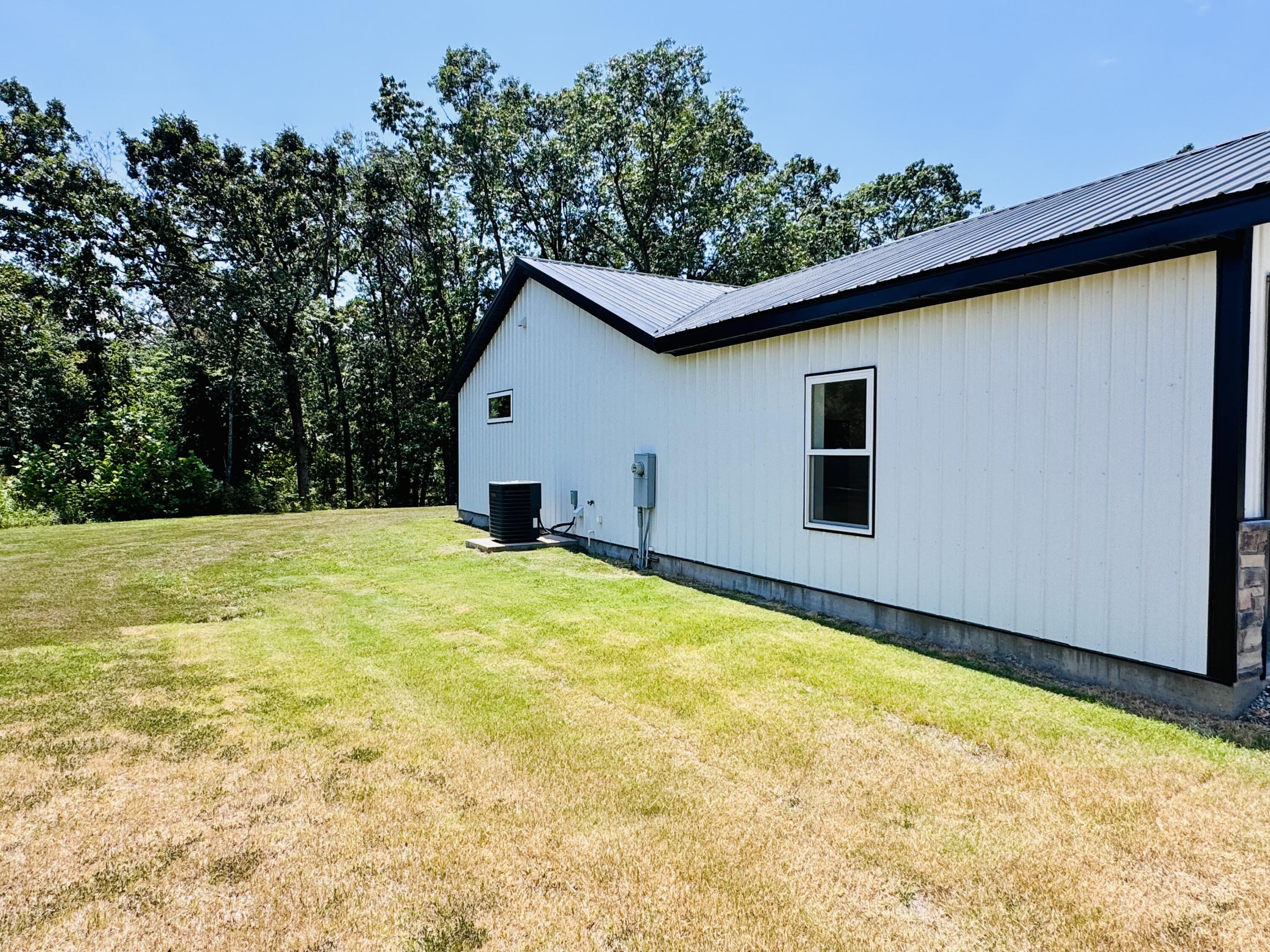 13425 Highway V Property Photo 4
