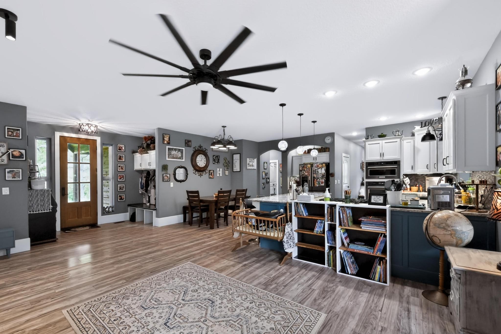 9689 Geranium Road Property Photo 10