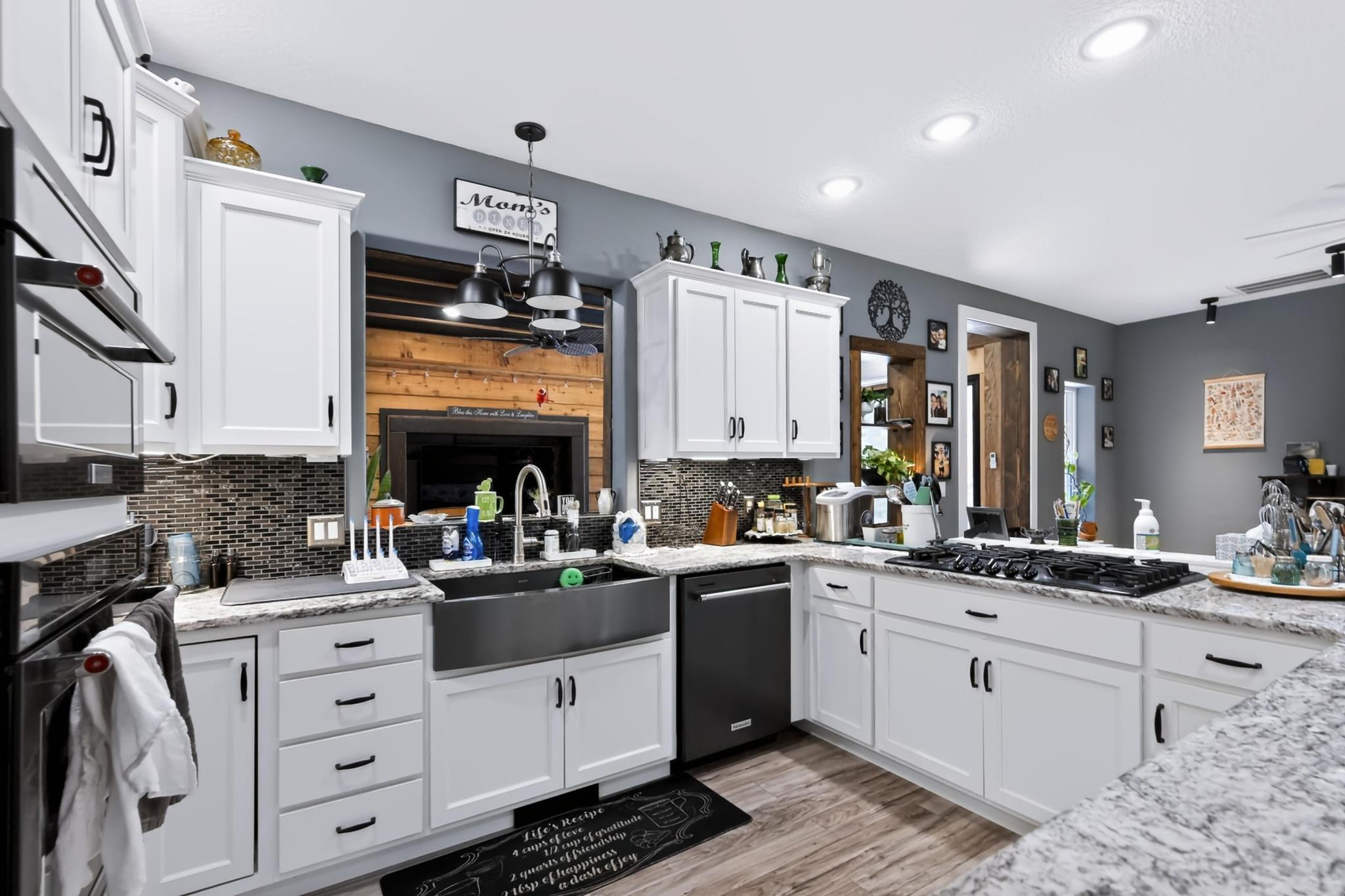 9689 Geranium Road Property Photo 15