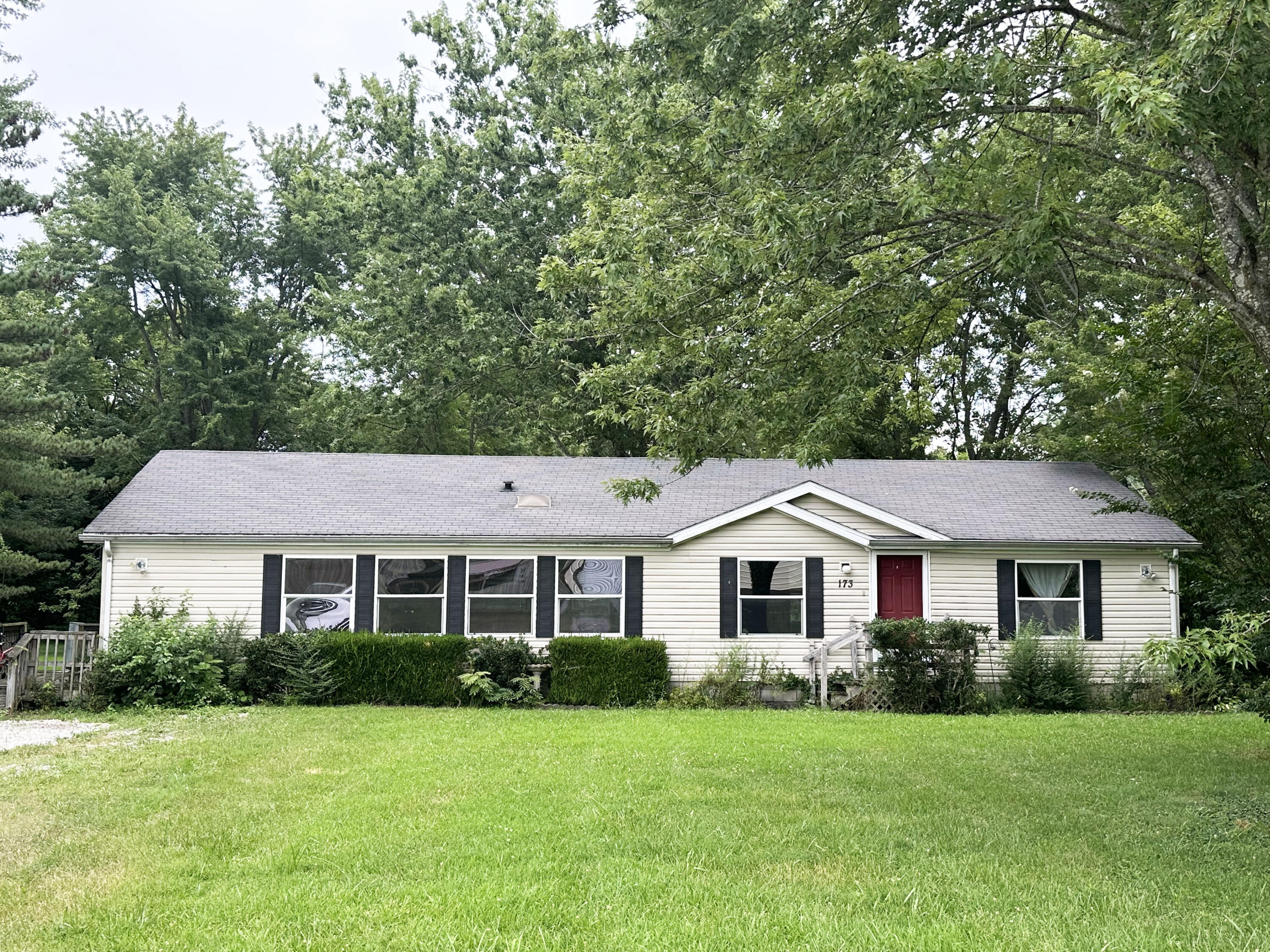 173 Evergreen Circle Property Photo 2