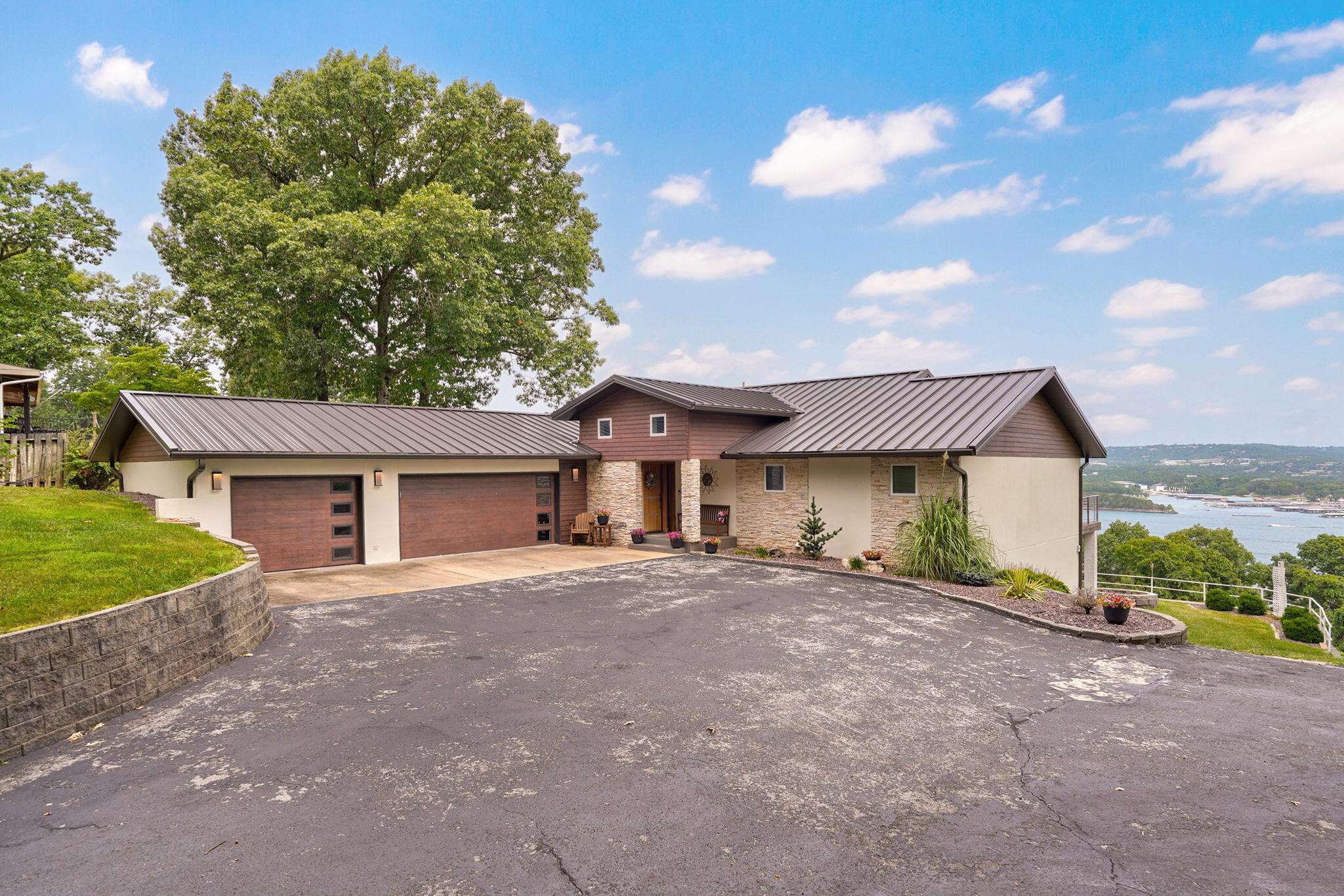251 Silverbridge Lane Property Photo 1