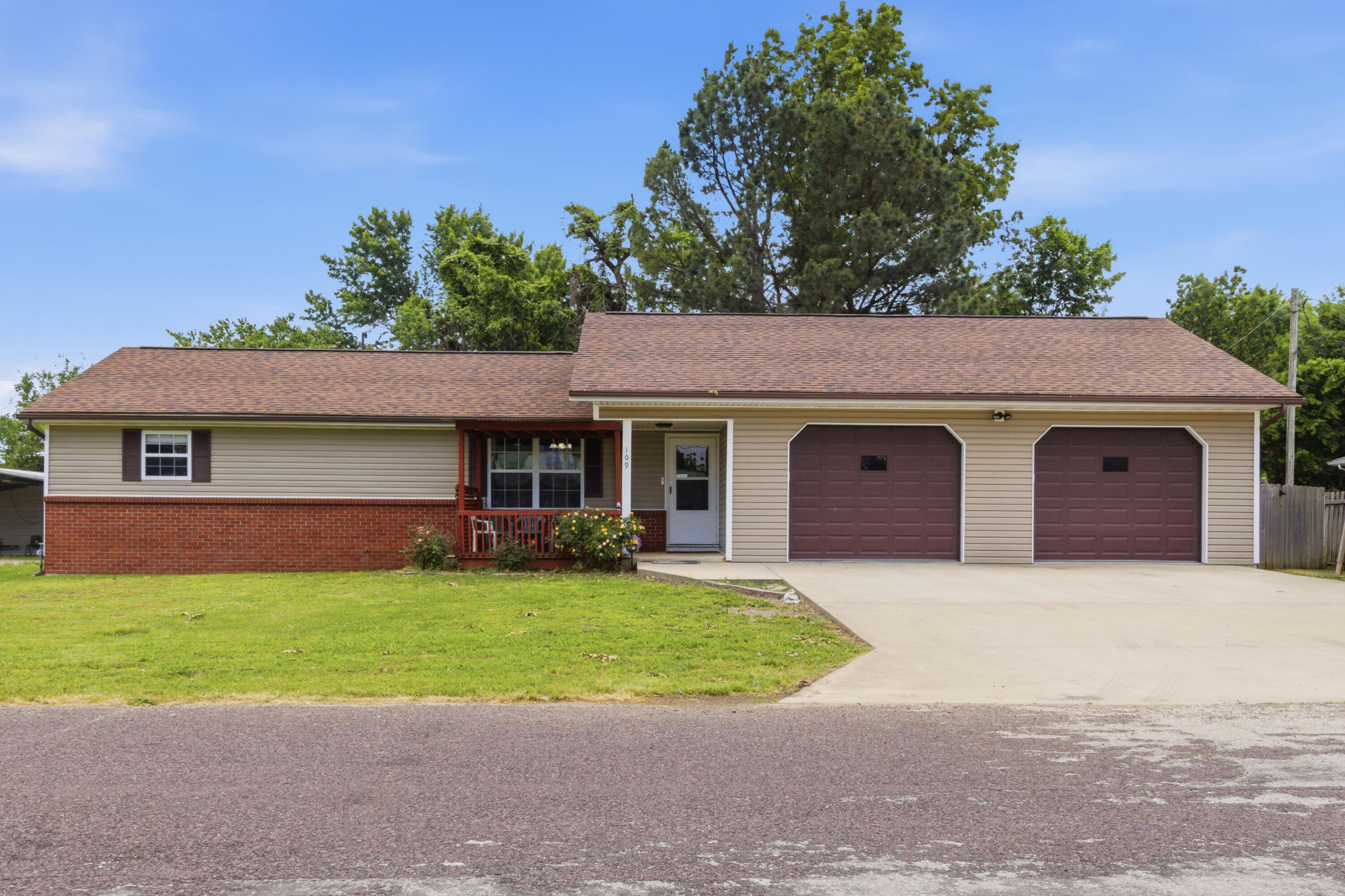 109 Circle Drive Property Photo 1