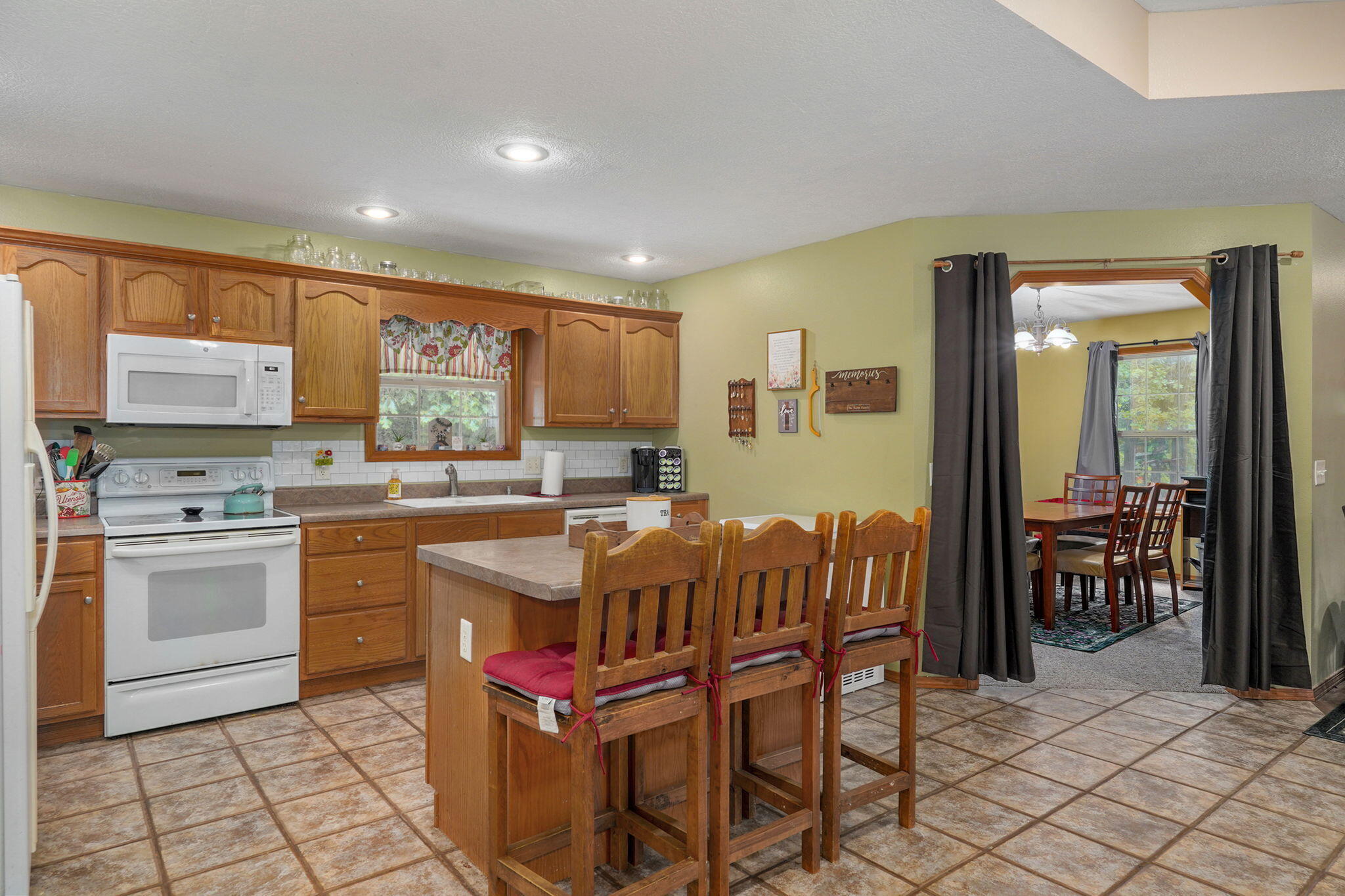667 Rainbow Valley Drive Property Photo 13