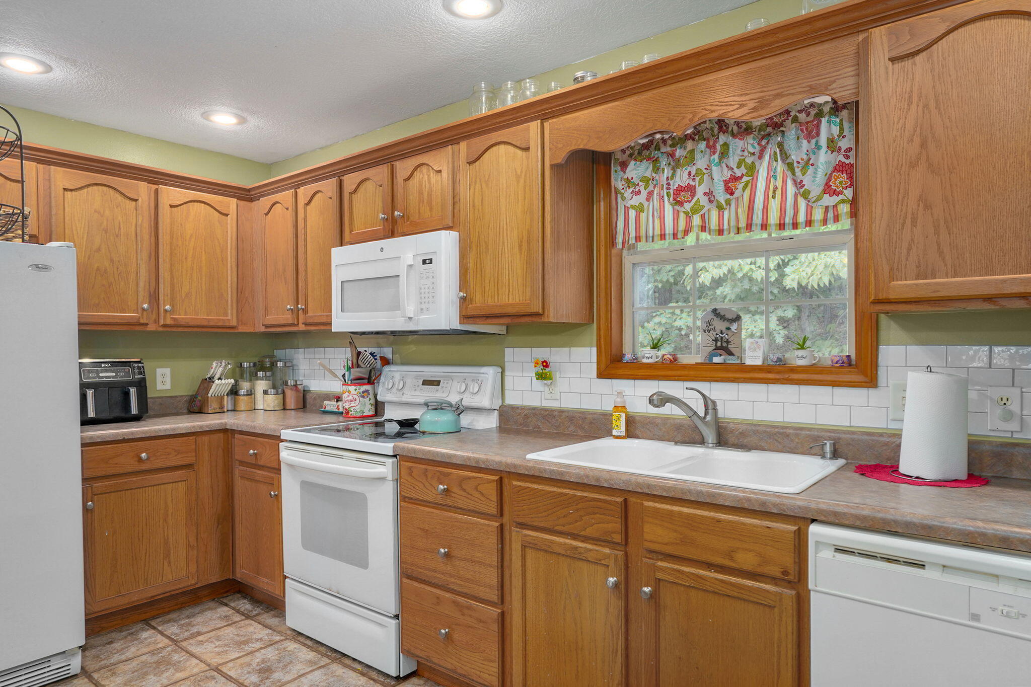 667 Rainbow Valley Drive Property Photo 14